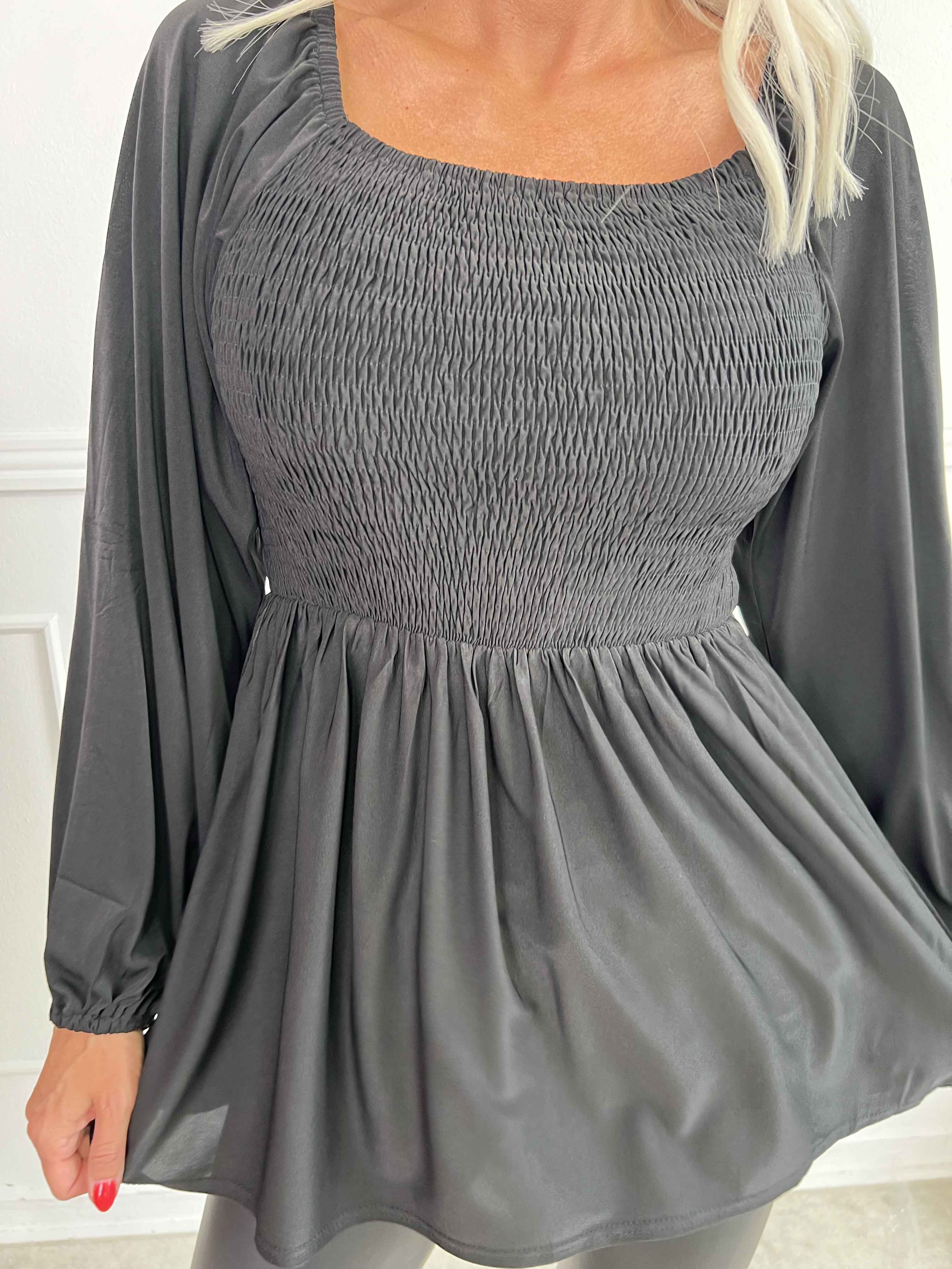 Elna Plain Shirt L/S - Elastisk blus med smock över bysten