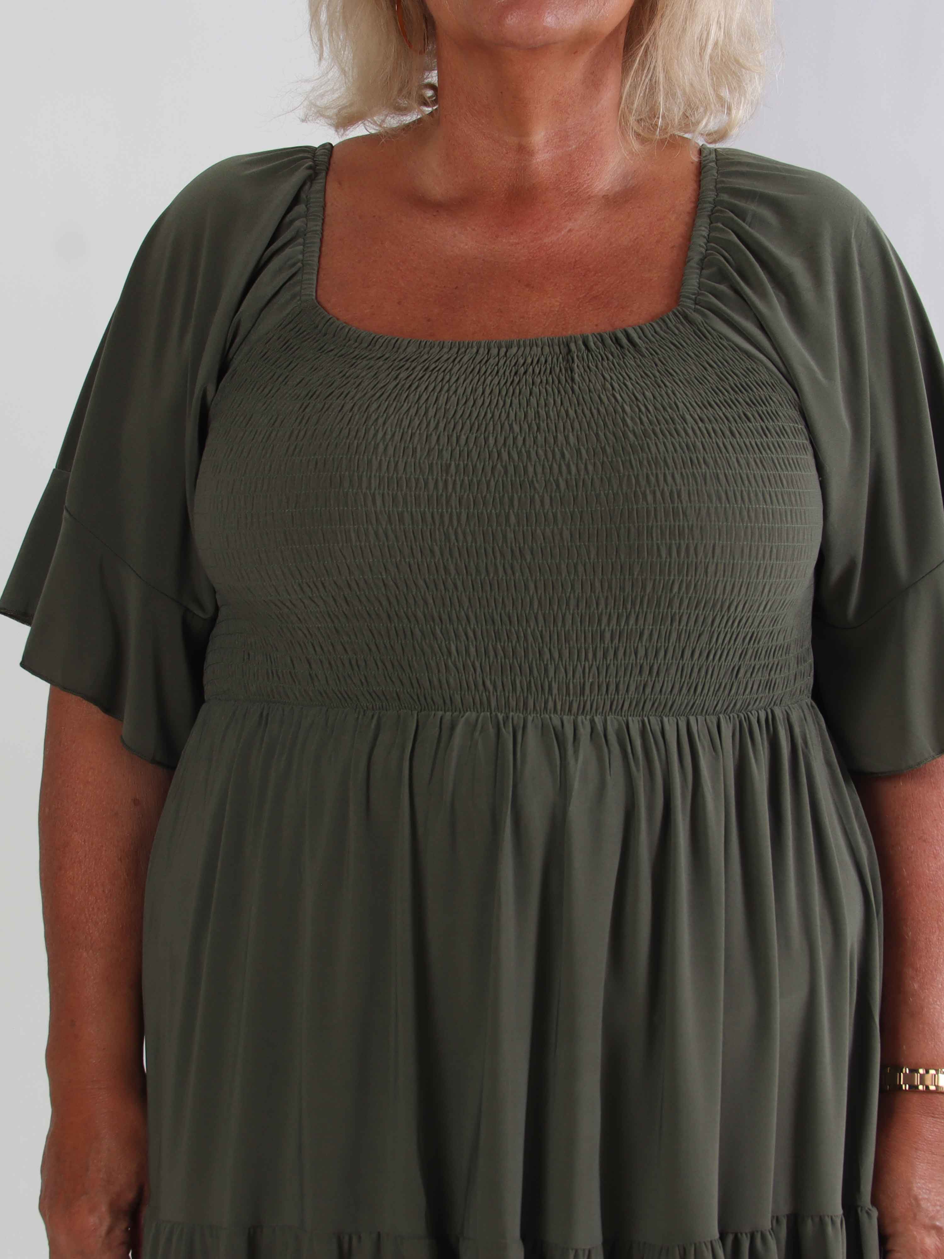 Elna Plain Short - Elastisk plain plus size klänning med resår över bysten