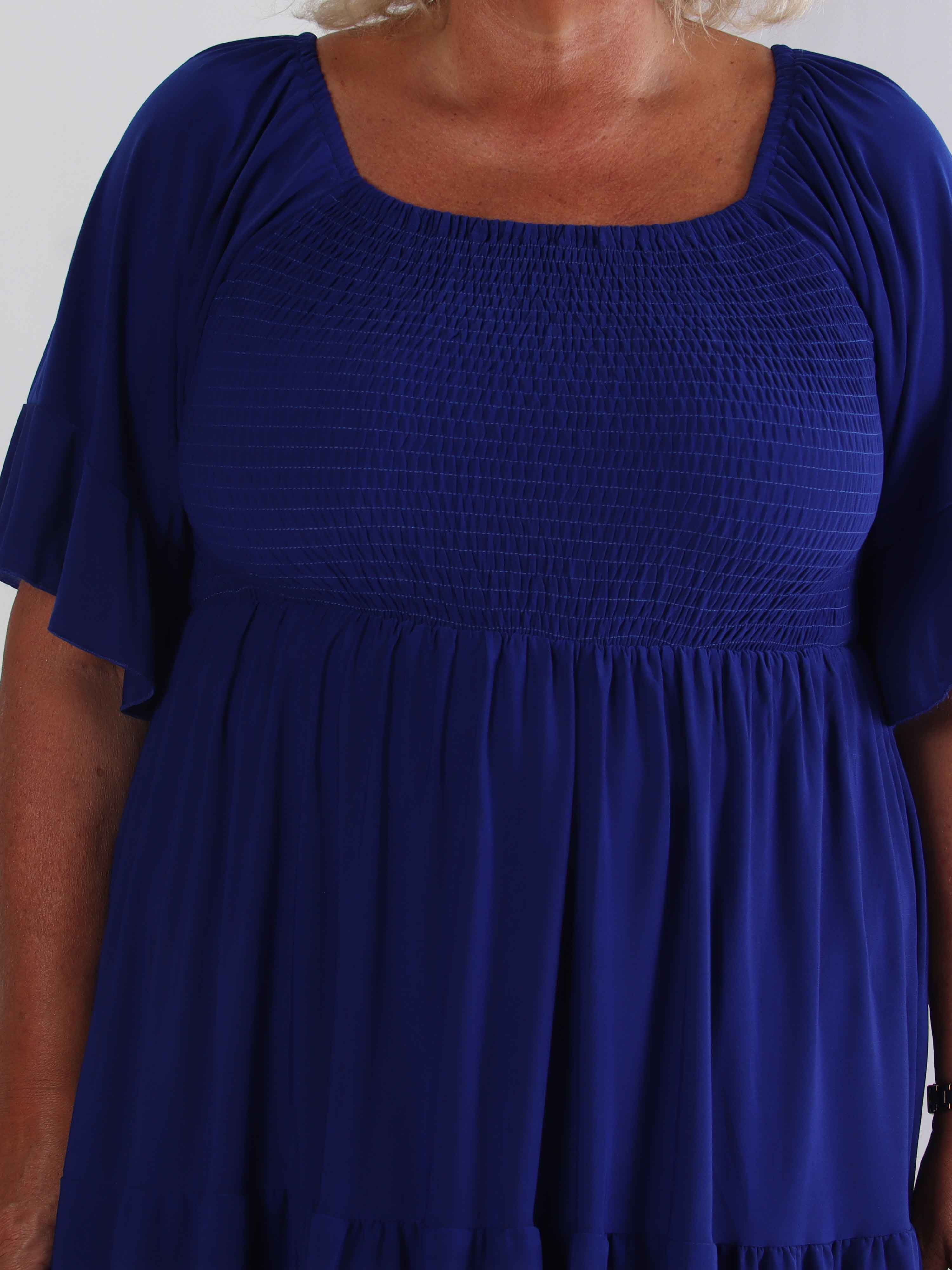 Elna Plain Short - Elastisk plain plus size klänning med resår över bysten