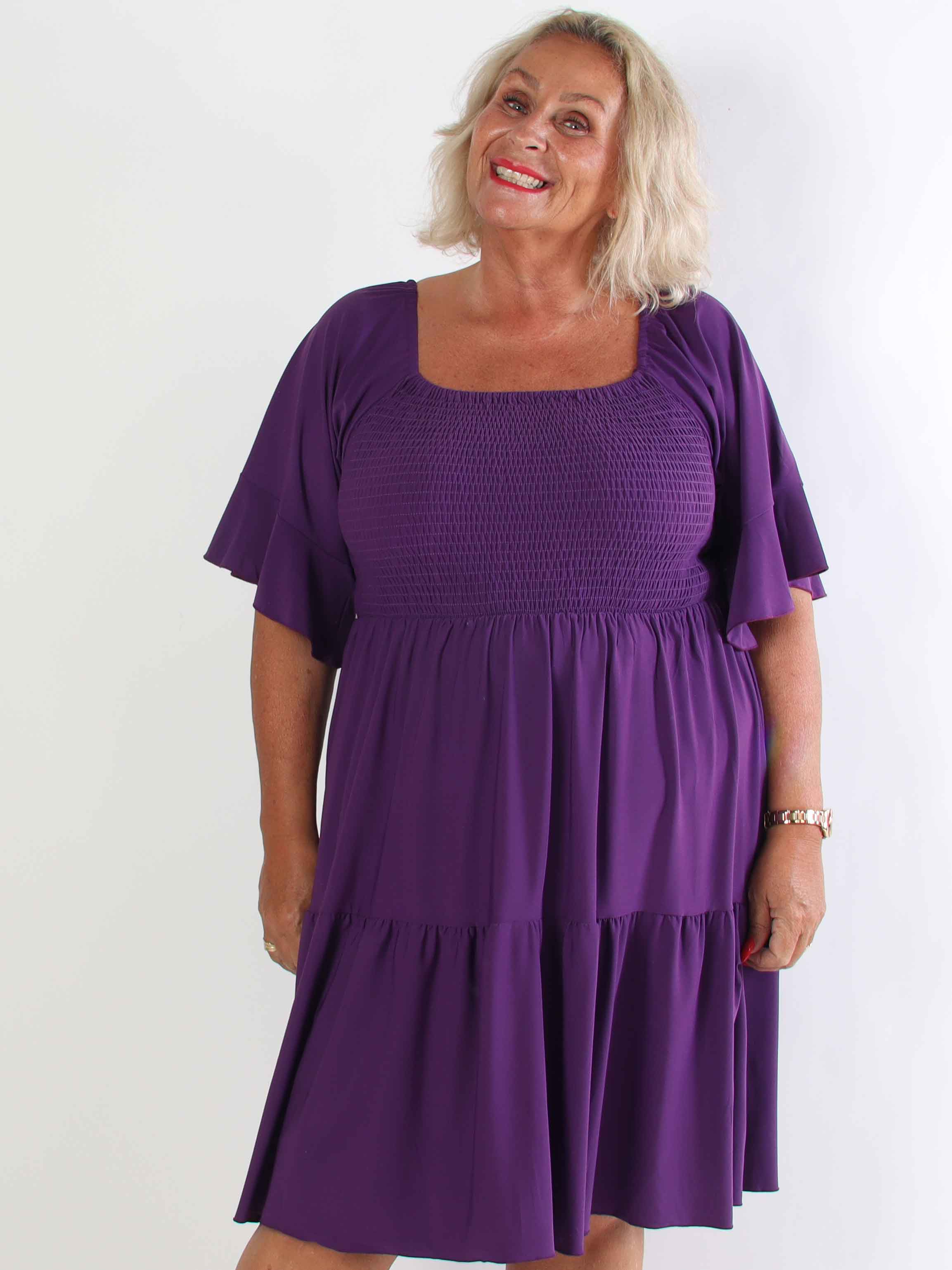 Elna Plain Short - Elastisk plain plus size klänning med resår över bysten