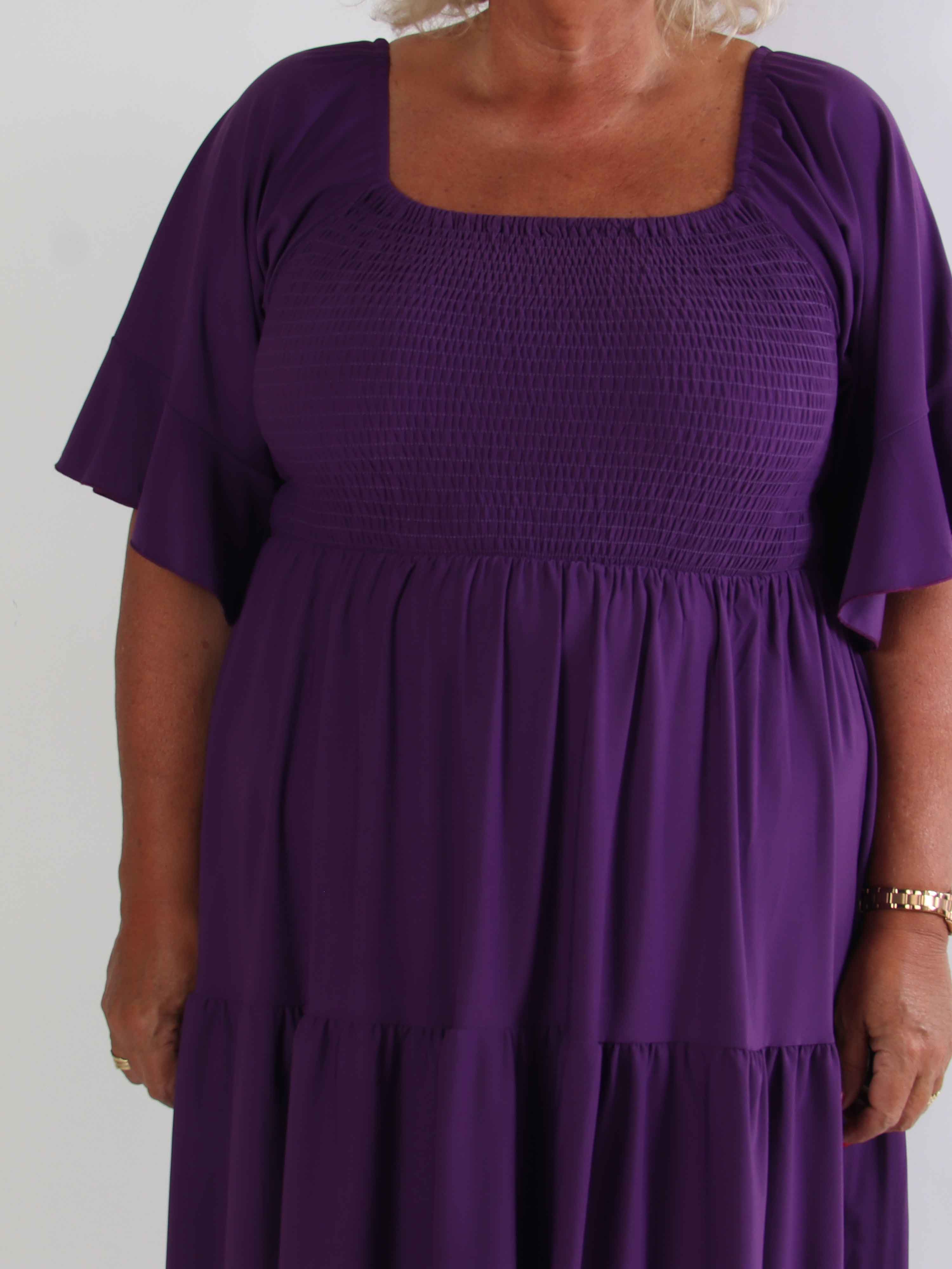 Elna Plain Short - Elastisk plain plus size klänning med resår över bysten