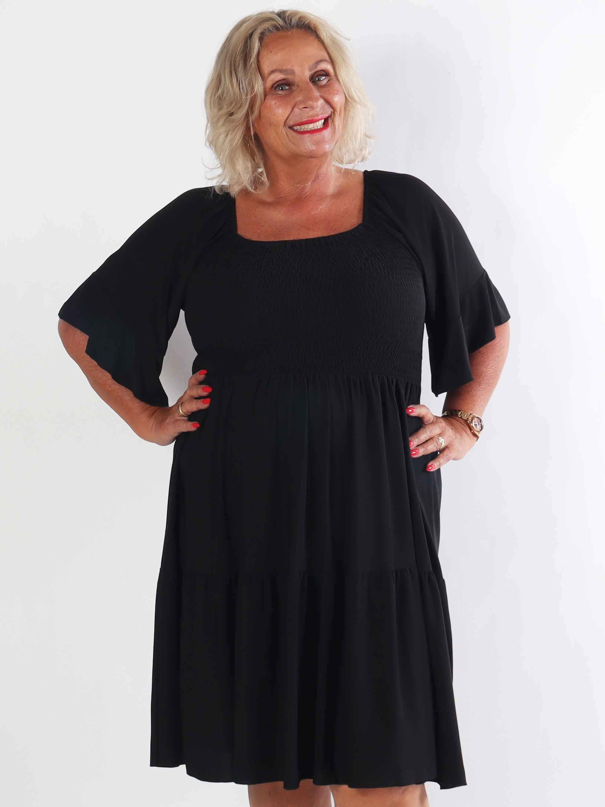 Elna Plain Short - Elastisk plain plus size klänning med resår över bysten