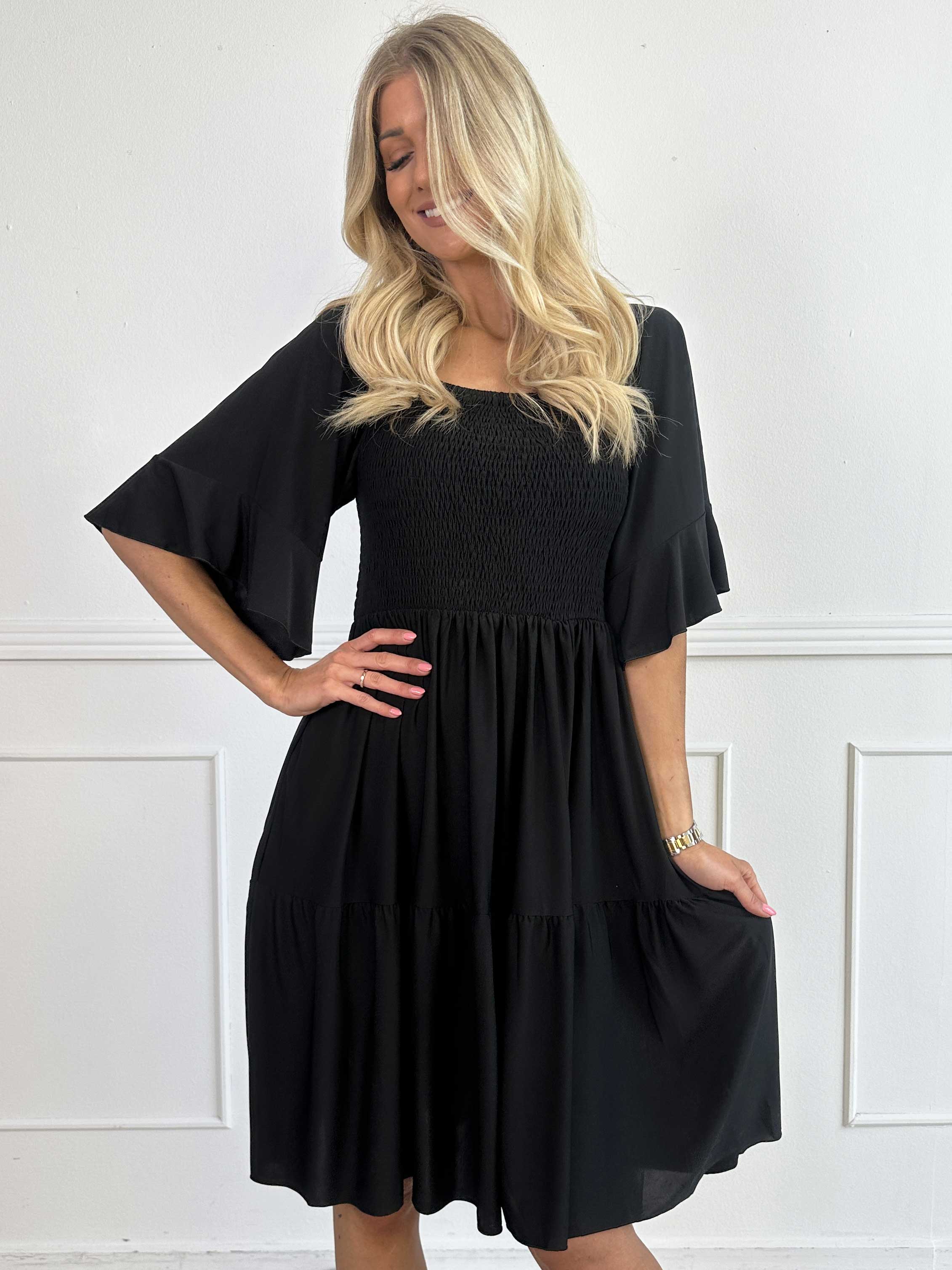 Elna Plain Short - Elastisk plain klänning med resår över bysten