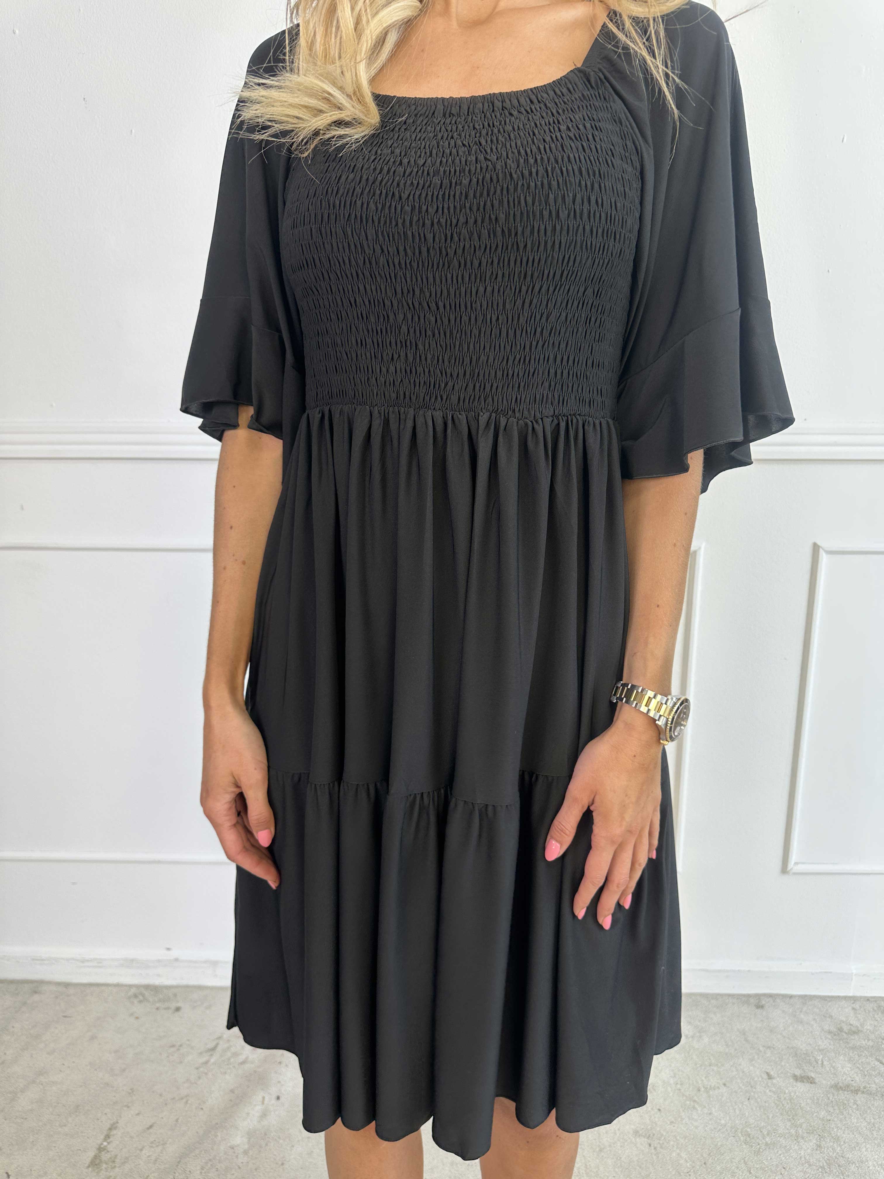 Elna Plain Short - Elastisk plain klänning med resår över bysten