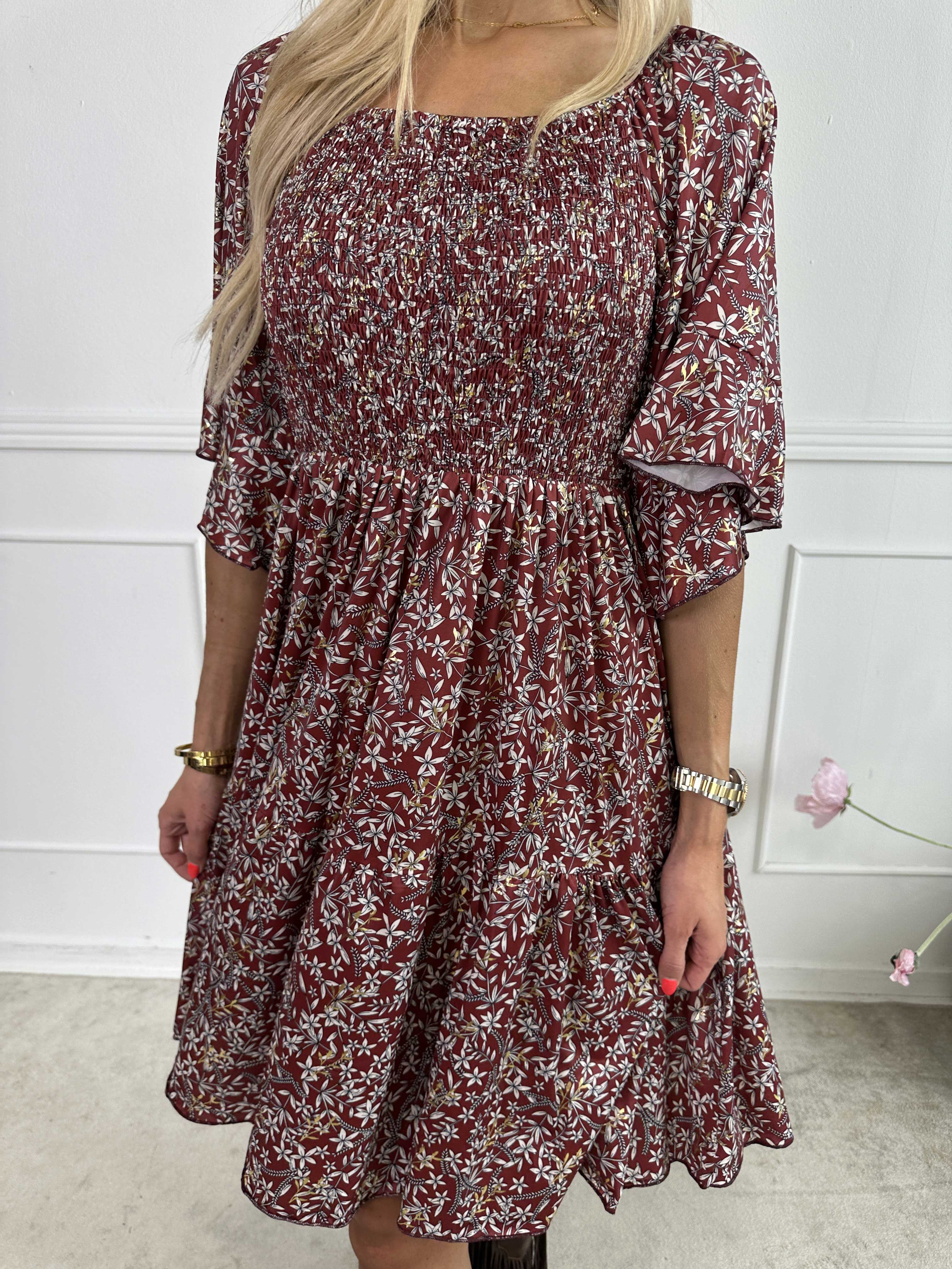 Elna Small Flower Short - Blommig elastisk klänning med smock över bysten