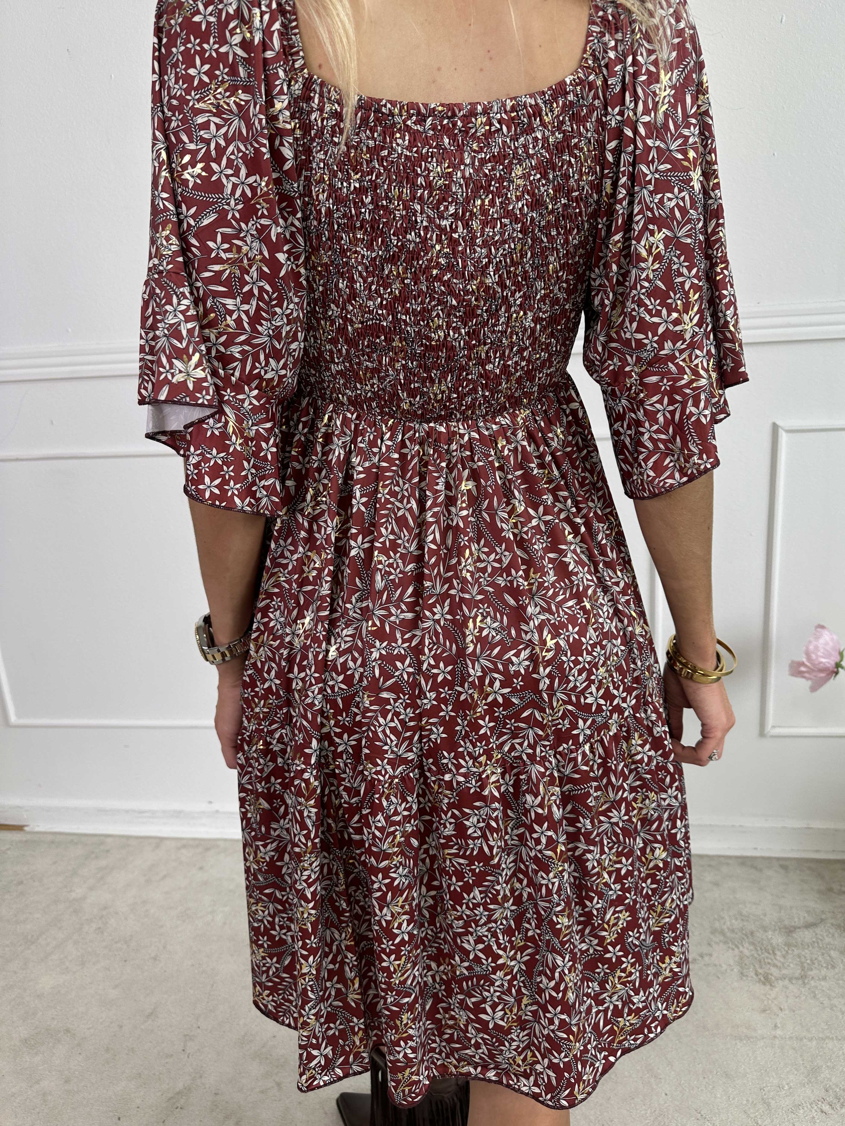 Elna Small Flower Short - Blommig elastisk klänning med smock över bysten