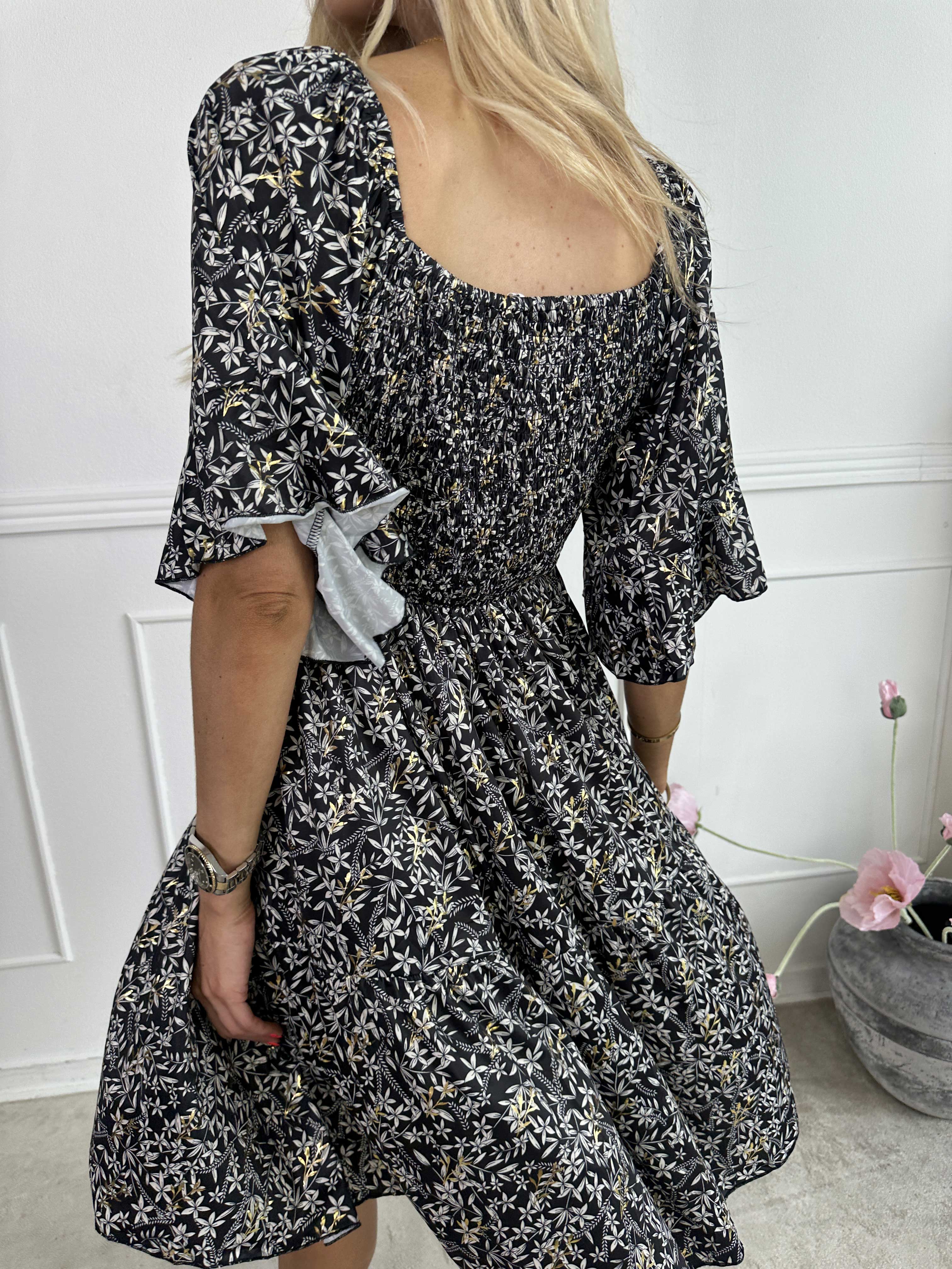 Elna Small Flower Short - Blommig elastisk klänning med smock över bysten