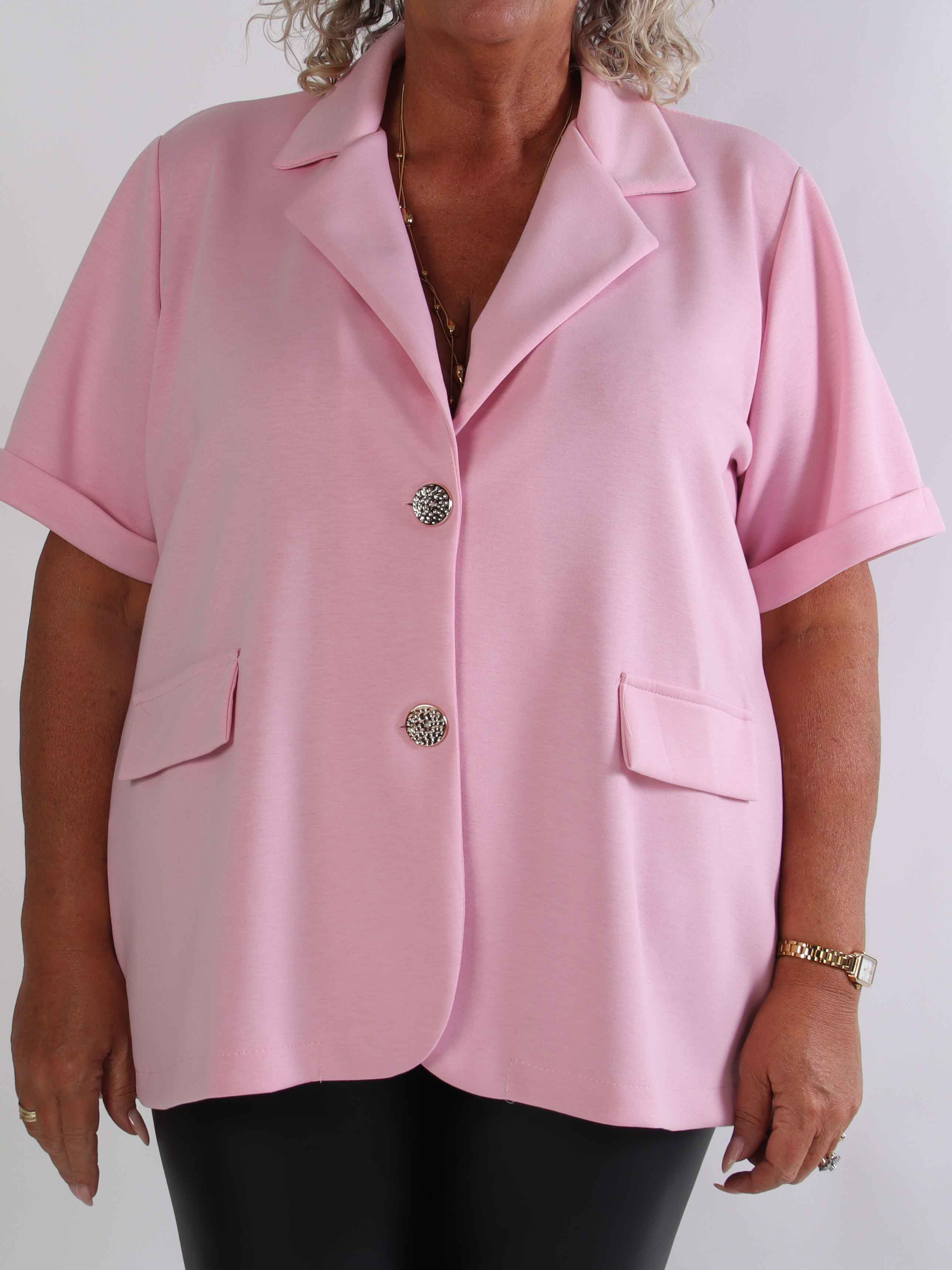 Elodie - Blød plus size blazer med korte ærmer og guldfarvede knapper