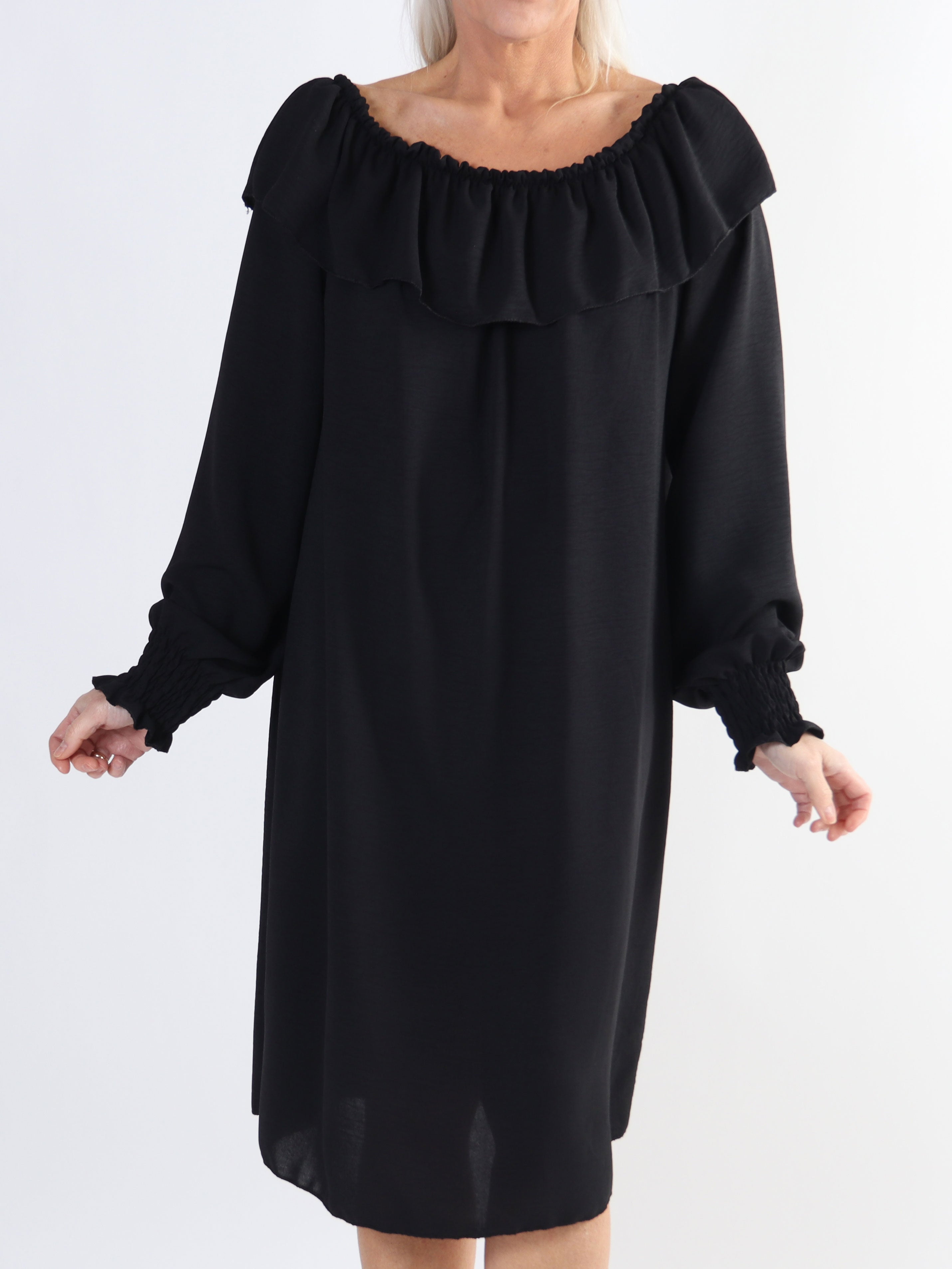 Elpida - Plus size-klänning med volangkant och smockärmar