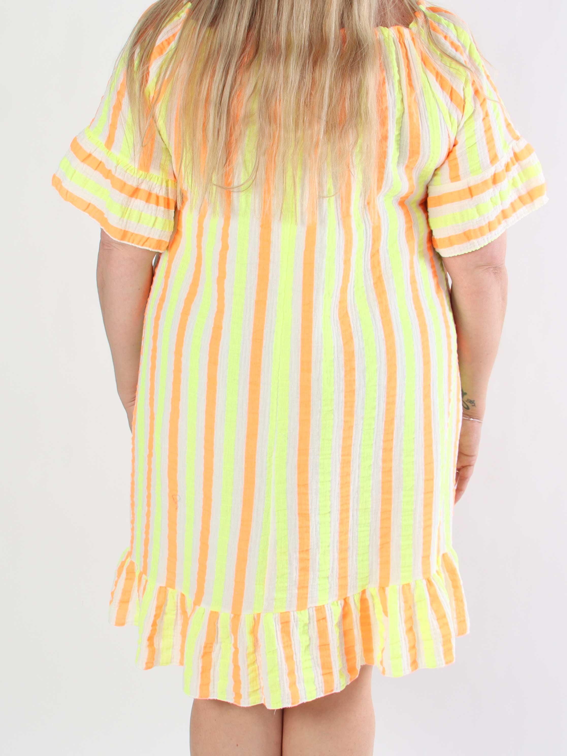 Elsie - Randig klänning i mjukt bomulls bäckebölja tyg