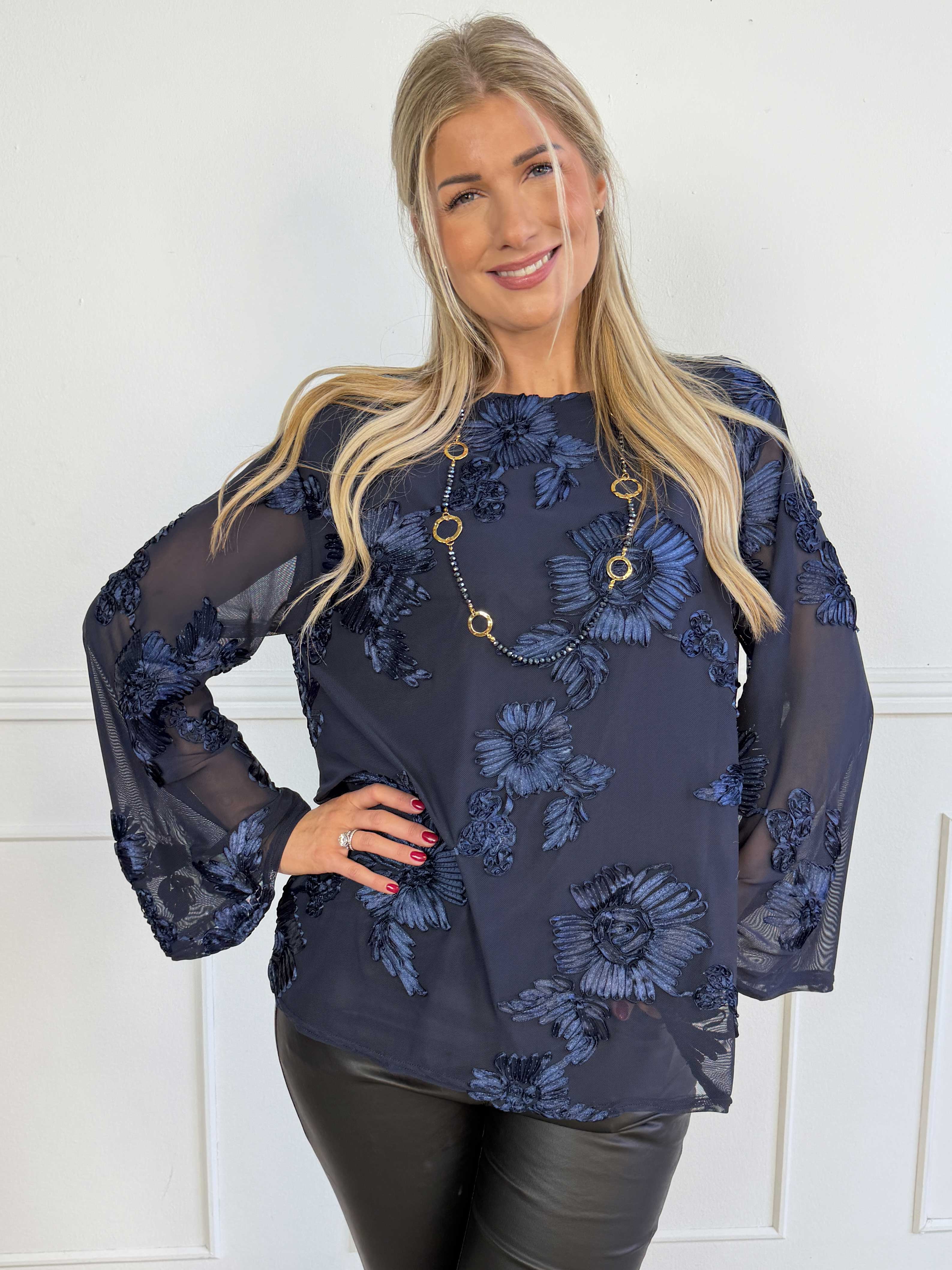 Emilie Flora - Stretchig tunika i mesh med fina blomstermotiv och långa ärmar