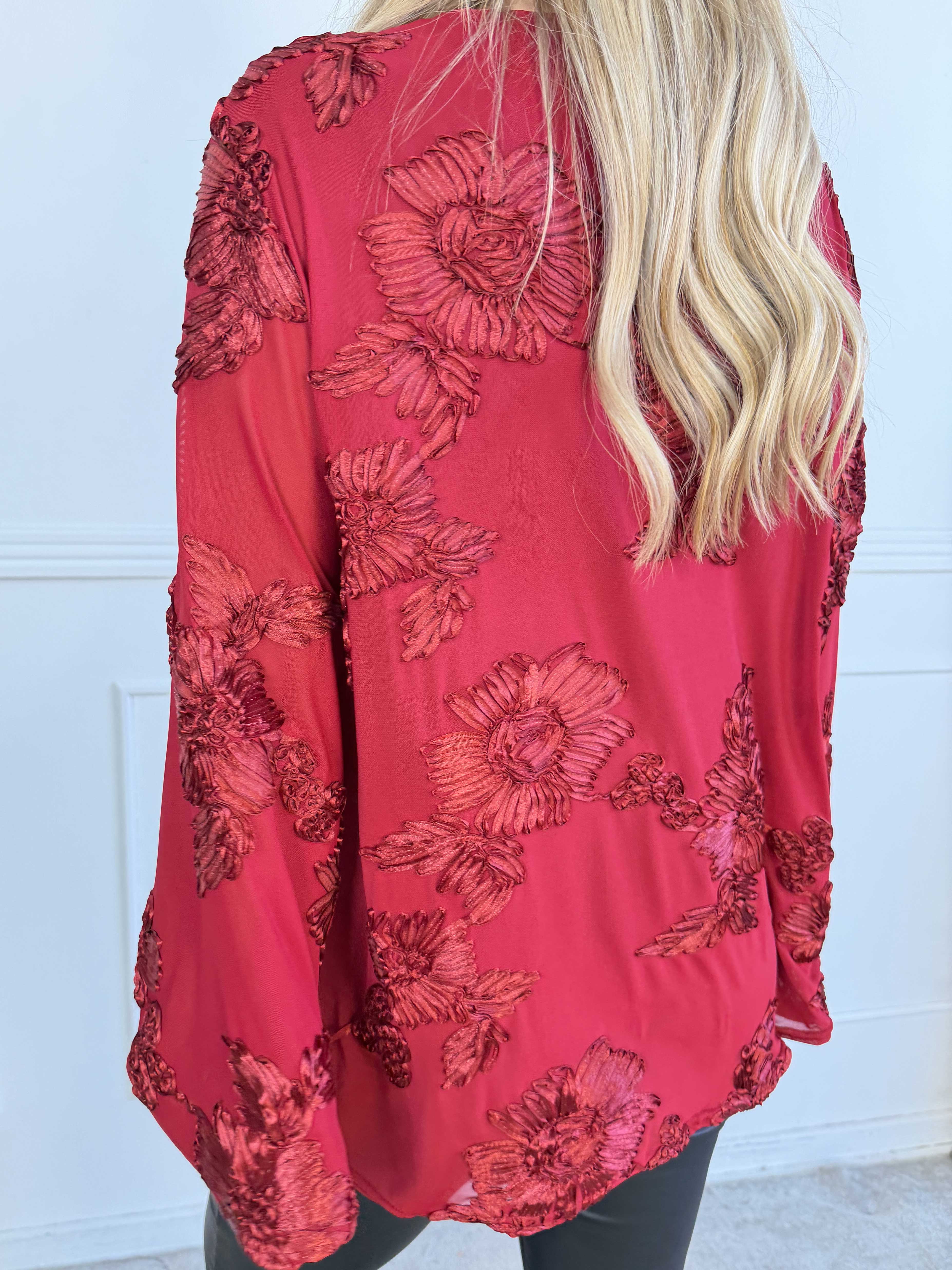Emilie Flora - Stretchig tunika i mesh med fina blomstermotiv och långa ärmar