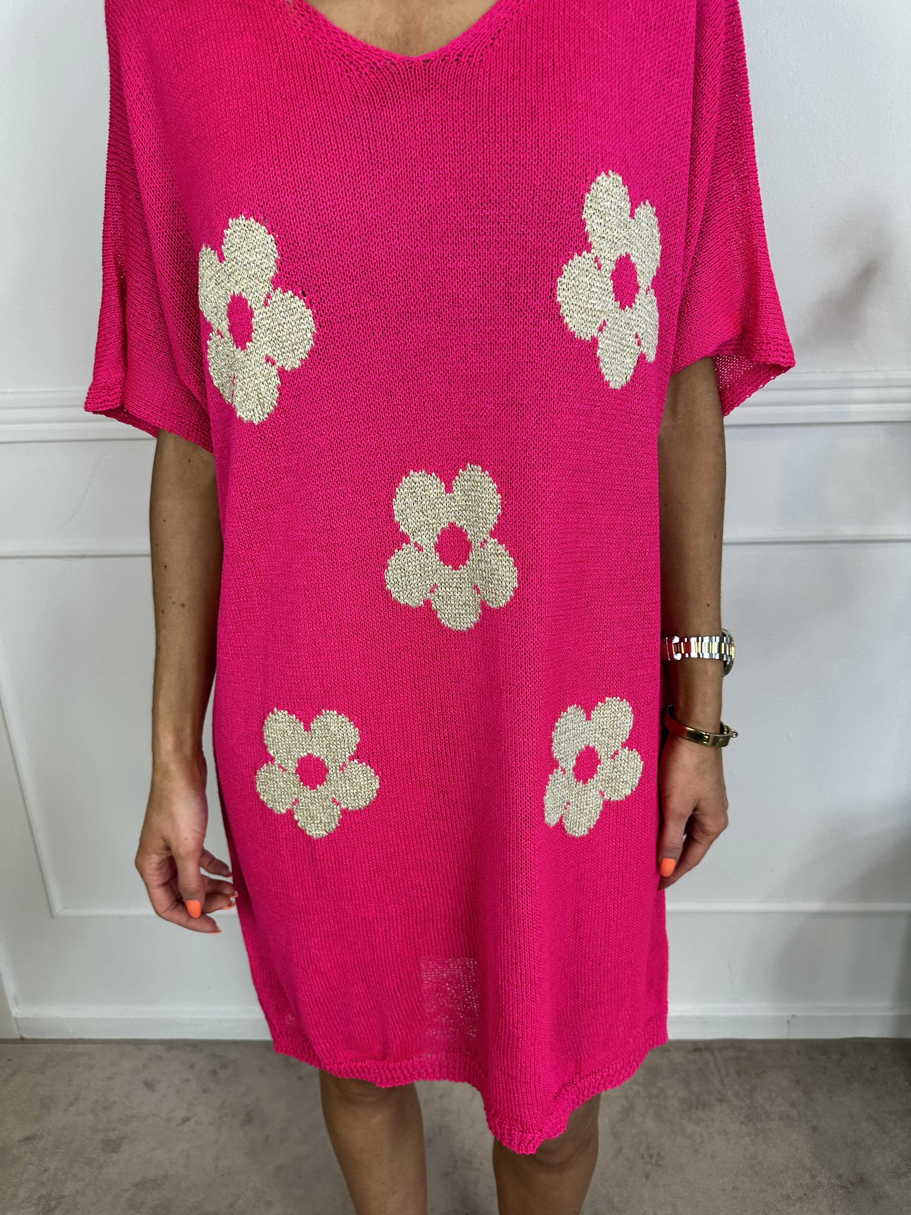 Emine - Söt stickad klänning med kort ärm och blommor och glittriga trådar