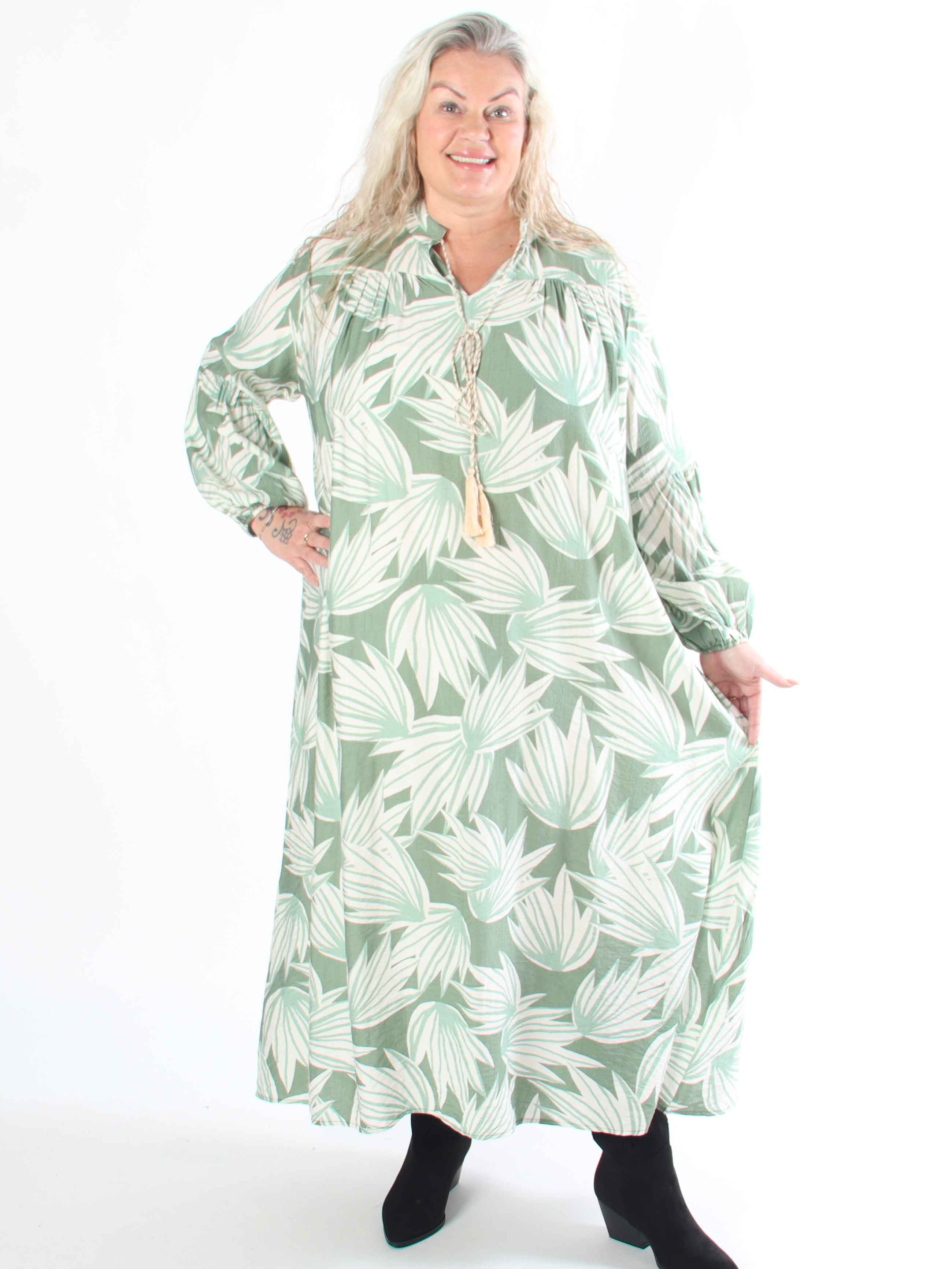 Emma - Söt lång boho viskos klänning i plus size