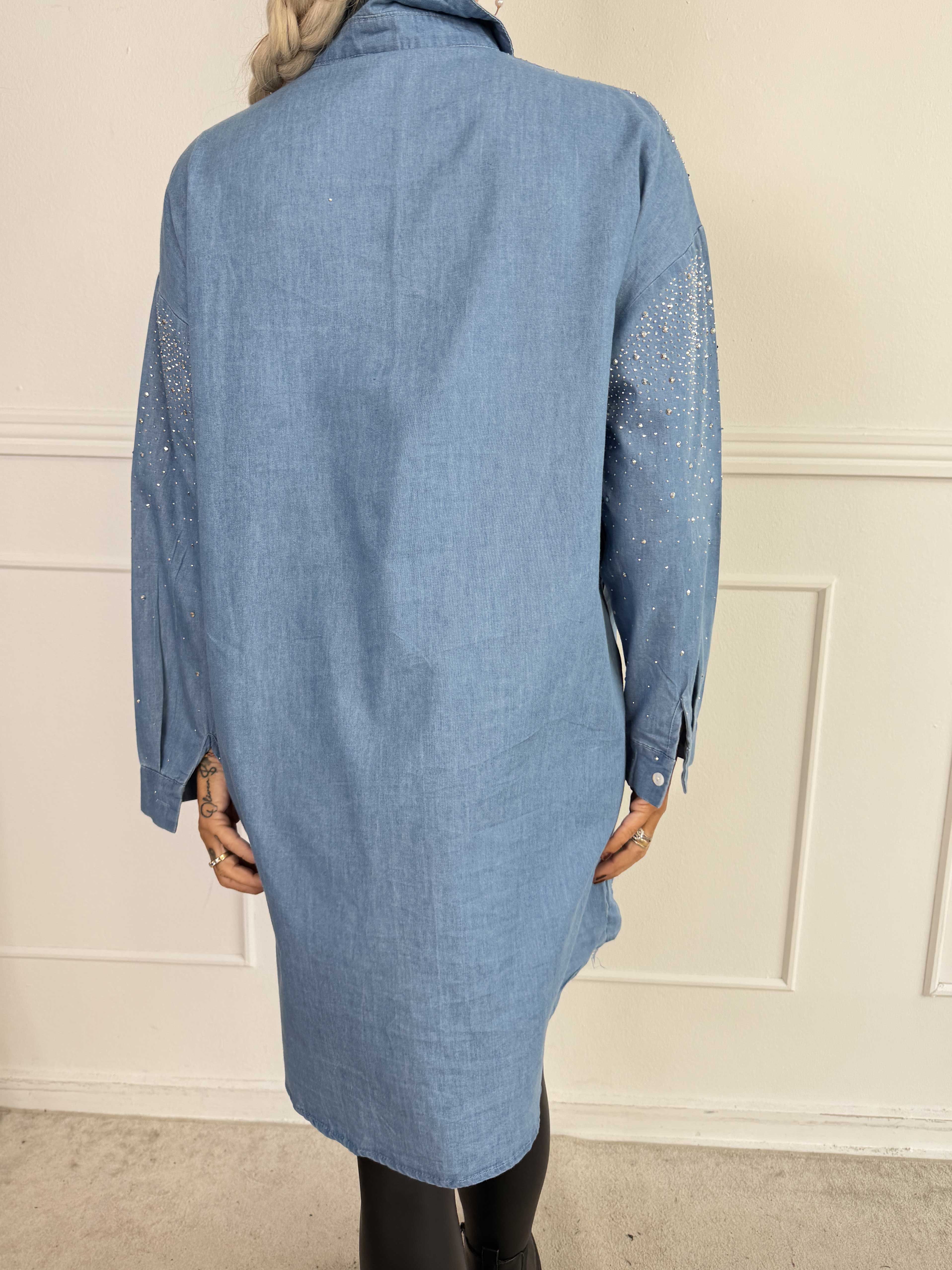 Emmie - Skjortklänning i denimlook med glittrande strass upptill