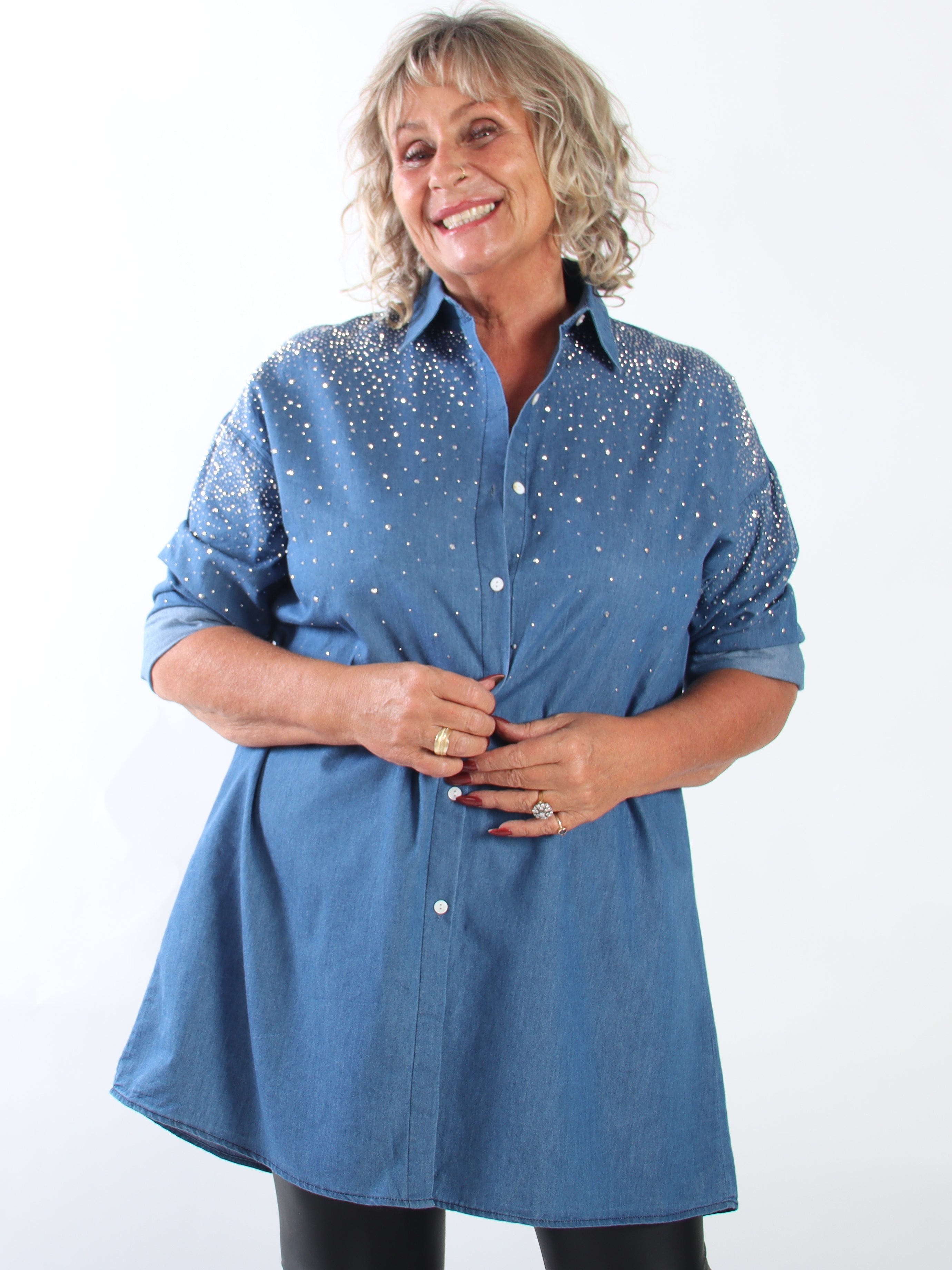 Emmie - Skjortklänning i denimlook med glittrande strass upptill