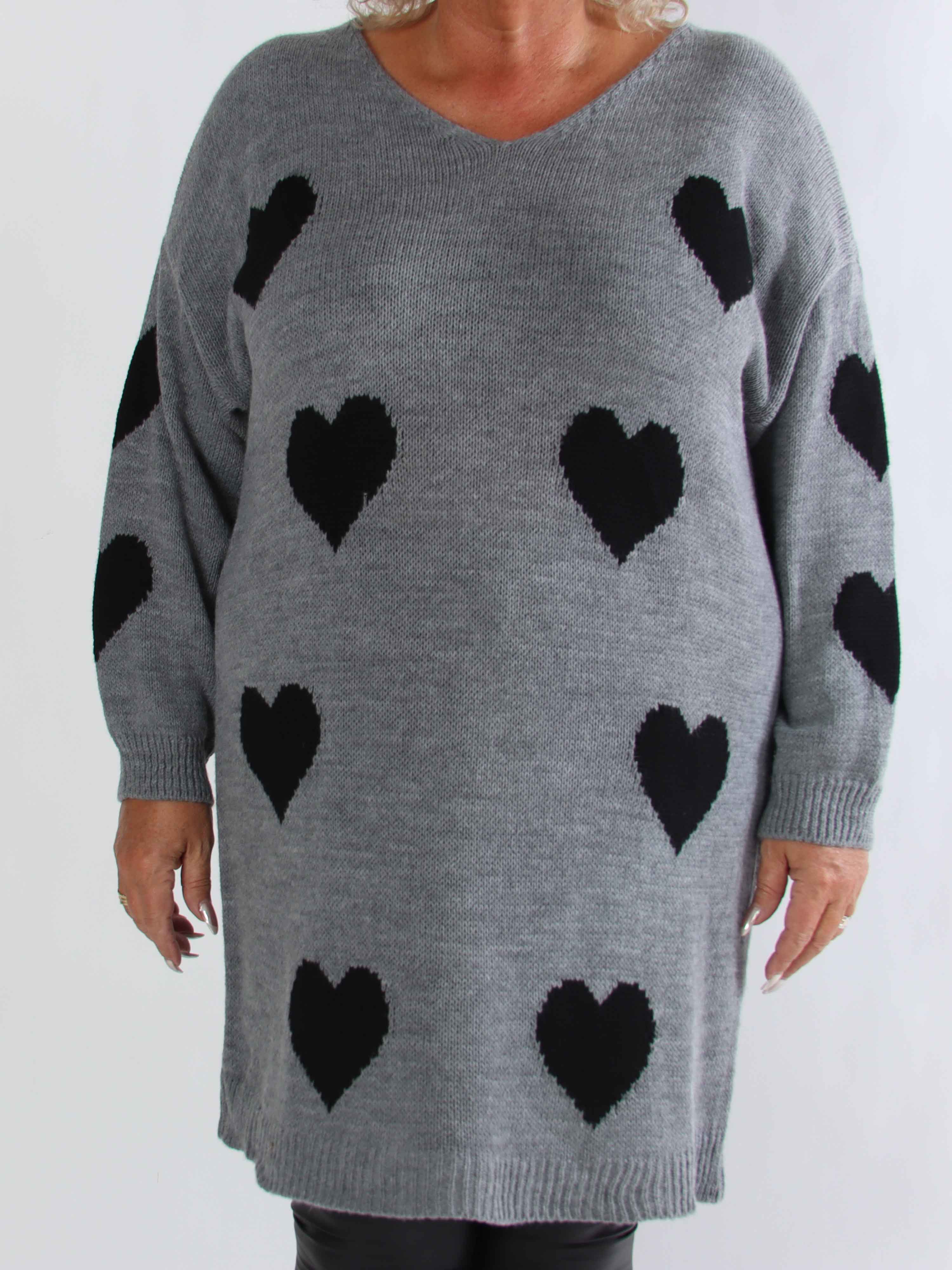 Esly - Stickad plus size klänning med hjärtan och v-ringning