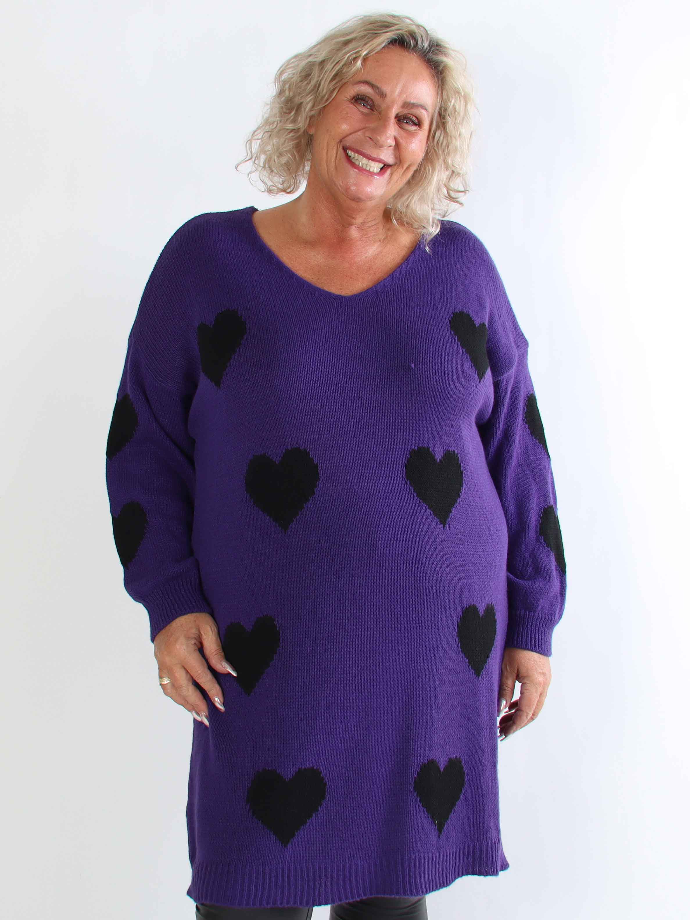 Esly - Stickad plus size klänning med hjärtan och v-ringning