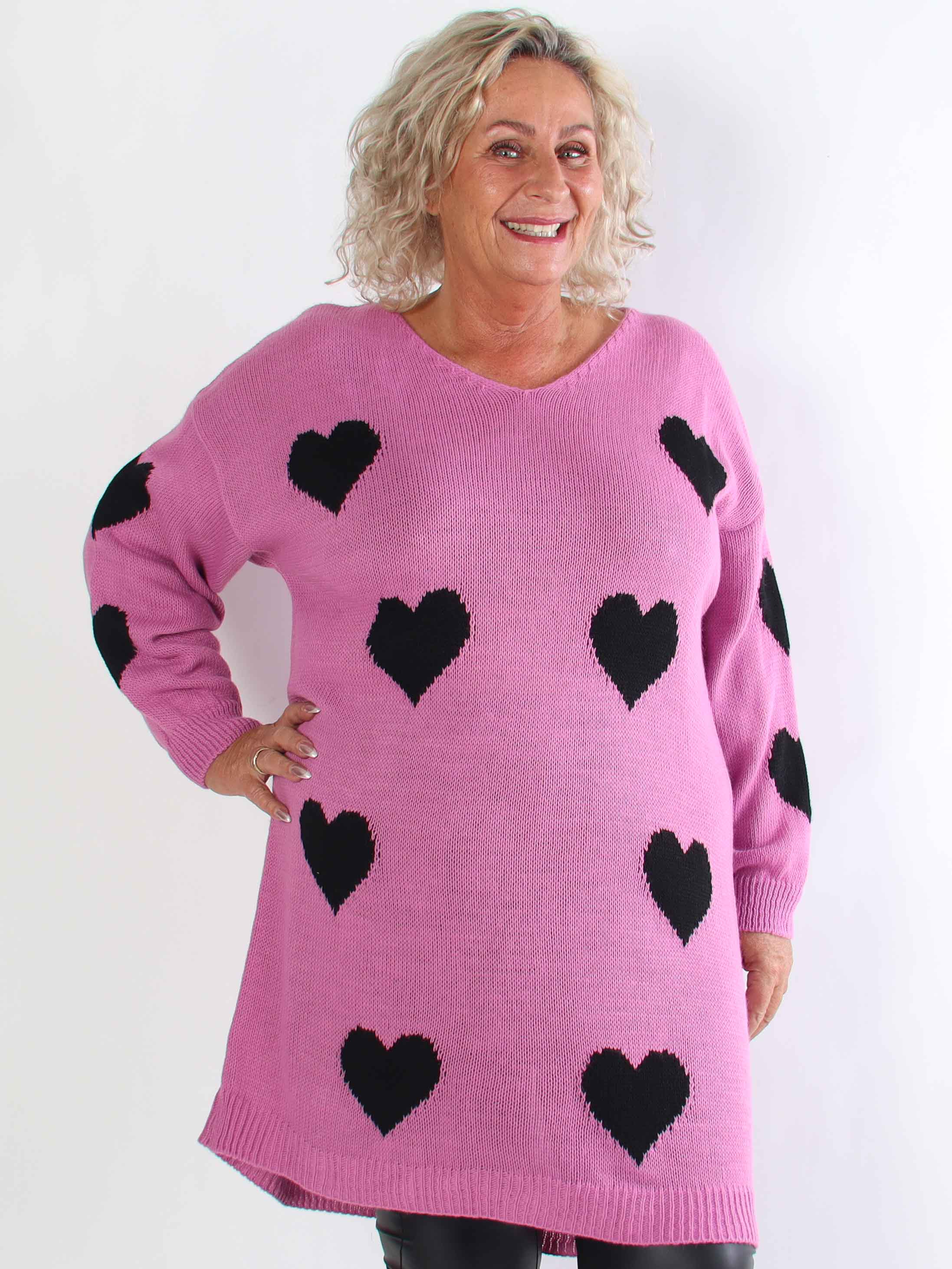 Esly - Stickad plus size klänning med hjärtan och v-ringning