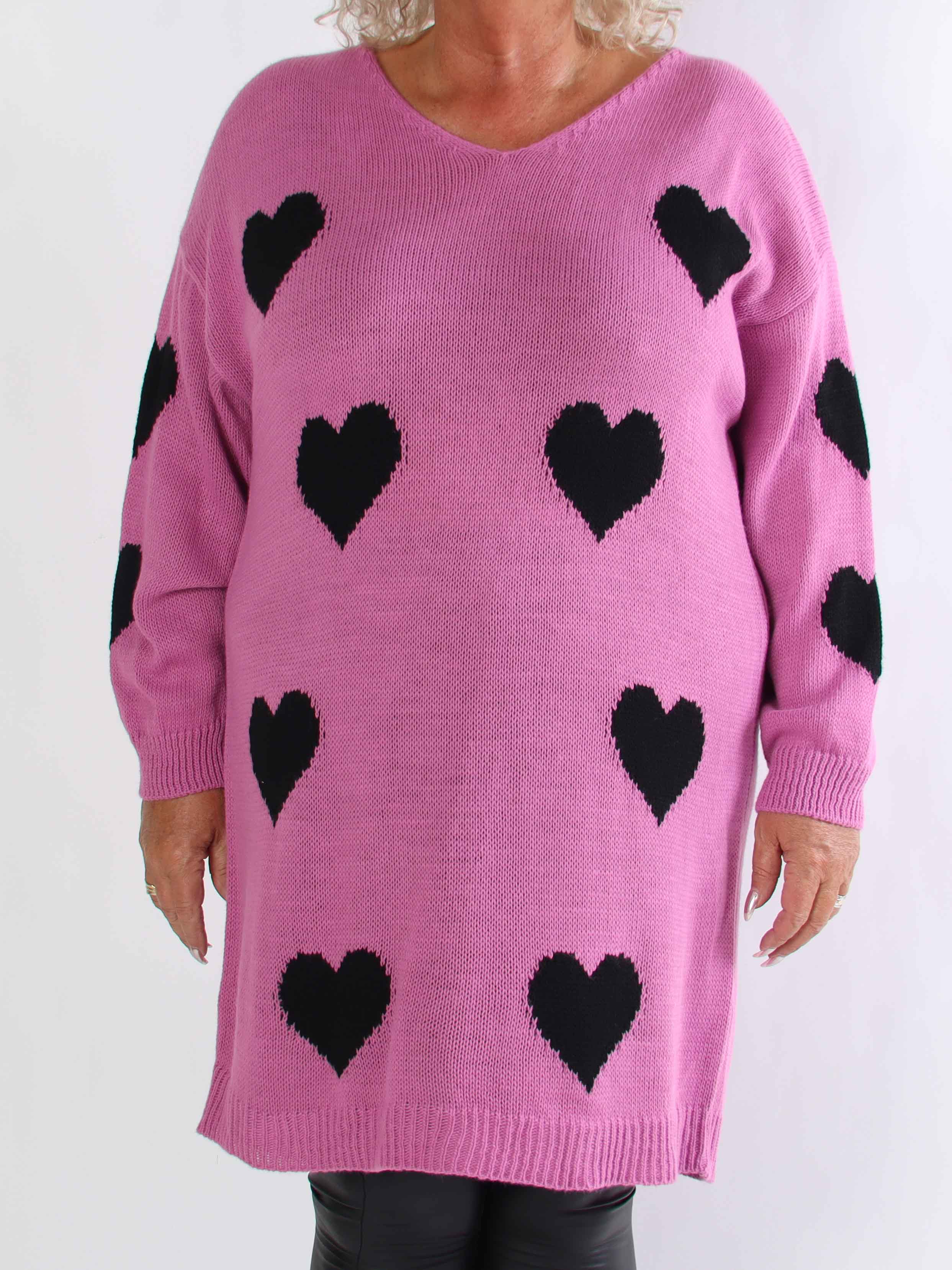 Esly - Stickad plus size klänning med hjärtan och v-ringning