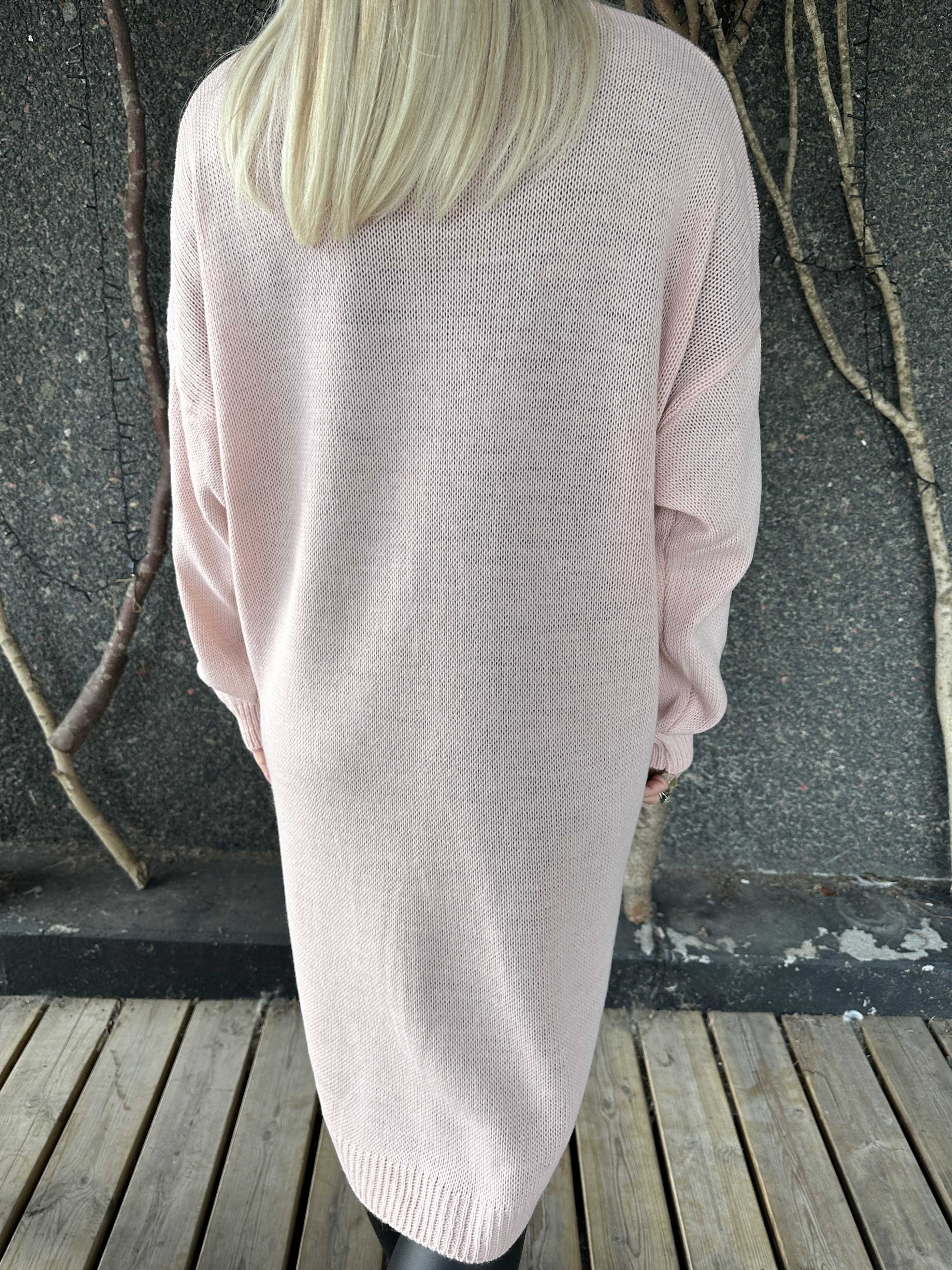 Esly - Stickad klänning med hjärtan och v-ringning