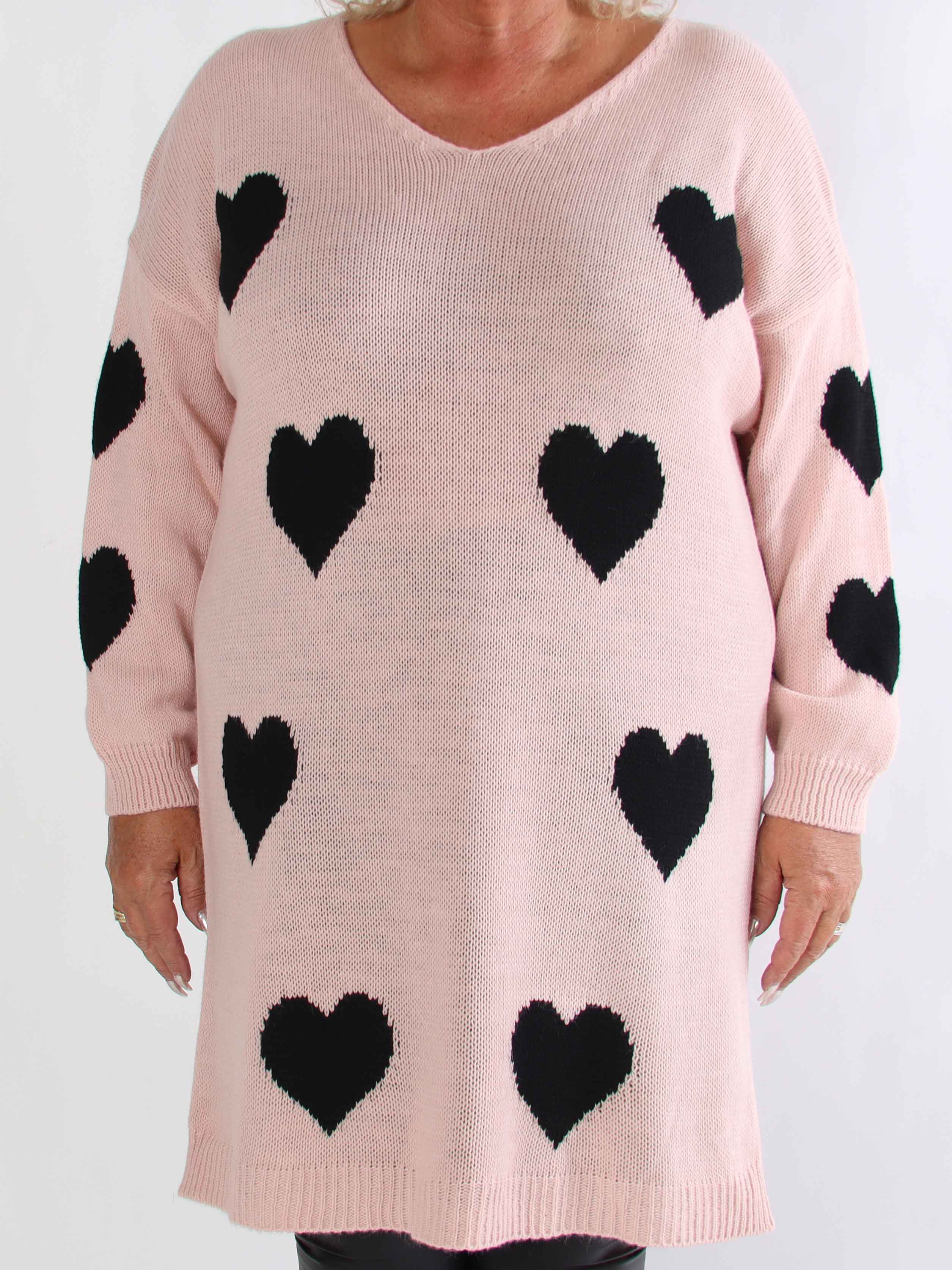 Esly - Stickad plus size klänning med hjärtan och v-ringning