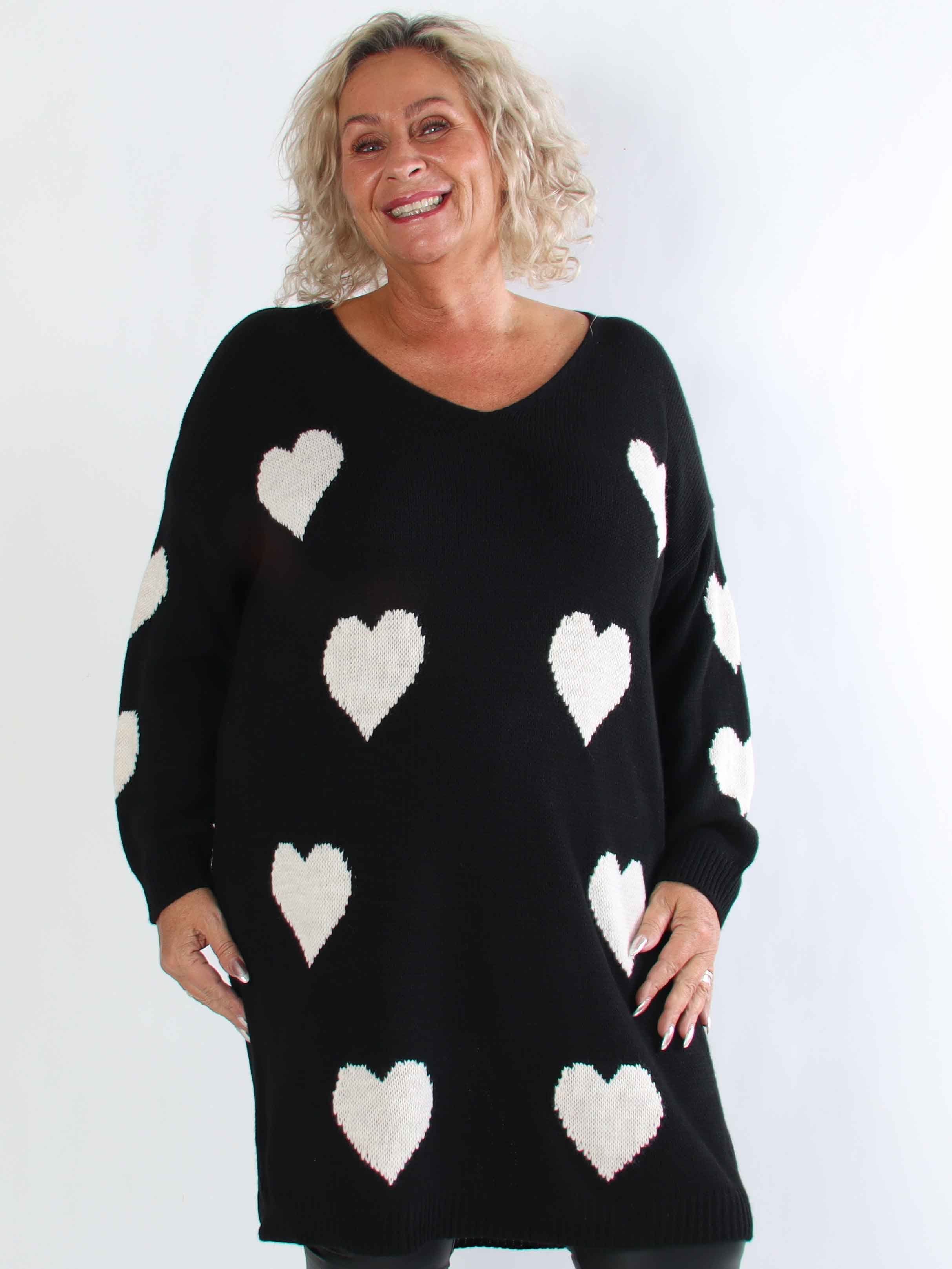 Esly - Stickad plus size klänning med hjärtan och v-ringning