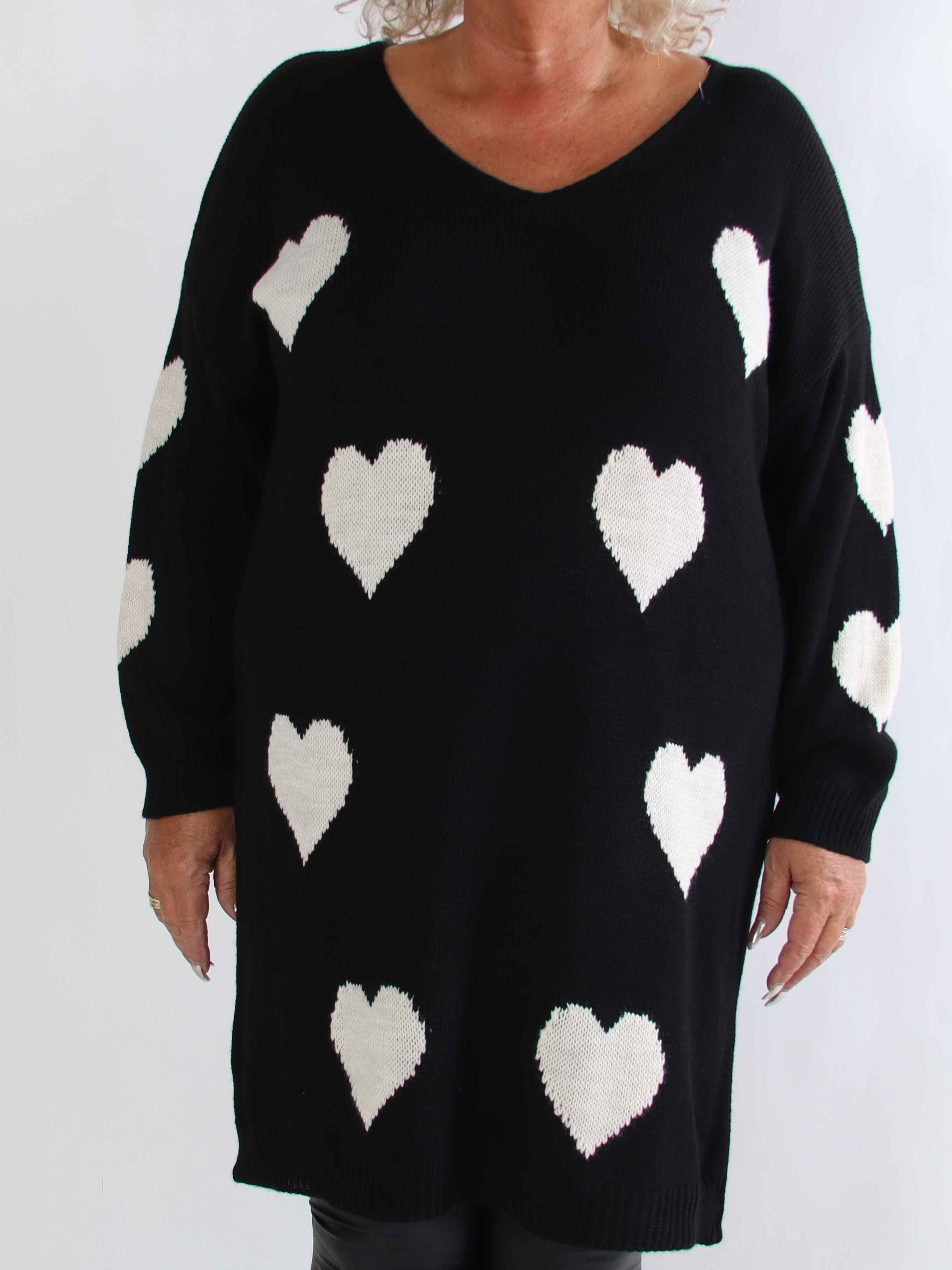 Esly - Stickad plus size klänning med hjärtan och v-ringning