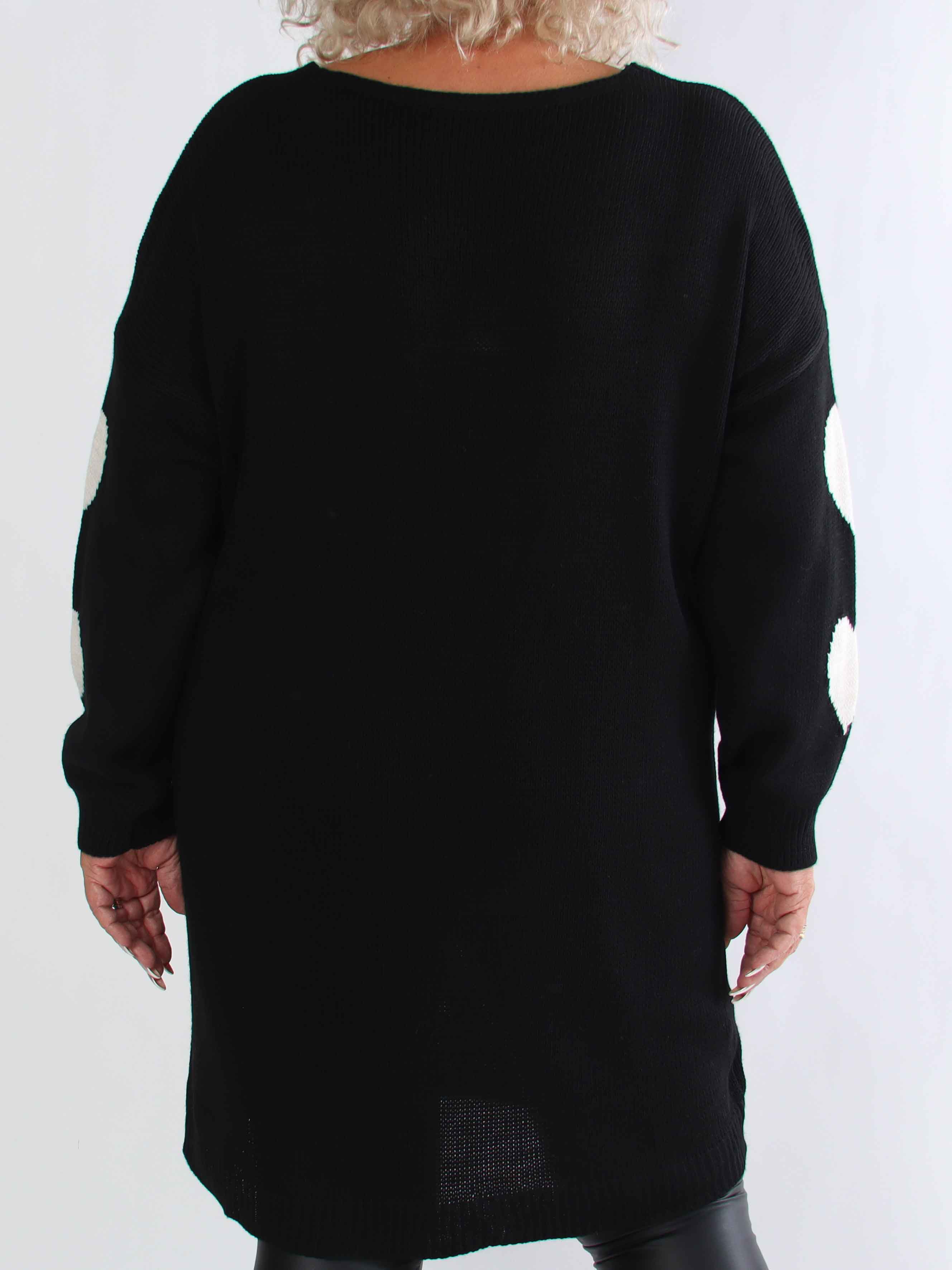 Esly - Stickad plus size klänning med hjärtan och v-ringning