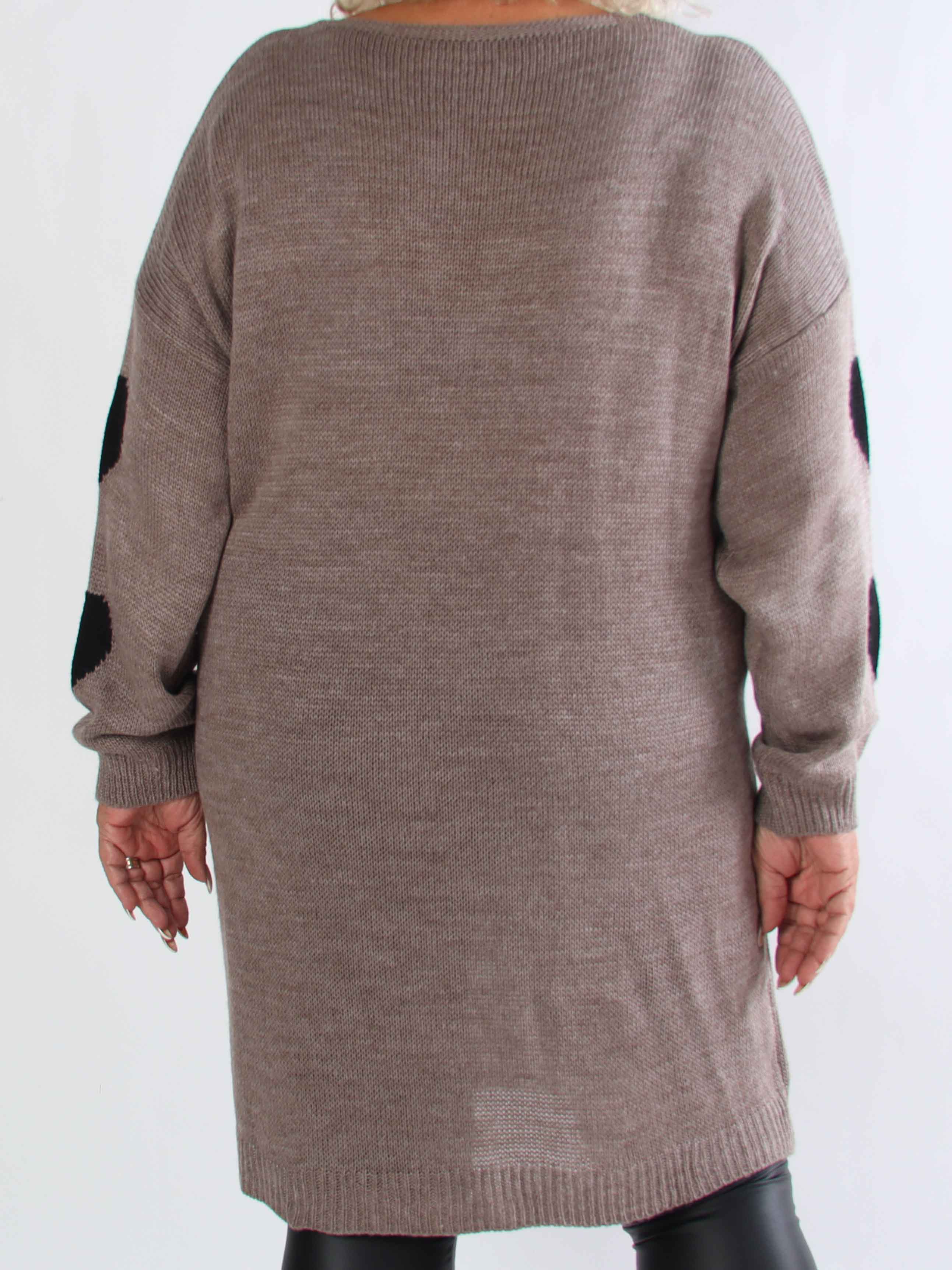 Esly - Stickad plus size klänning med hjärtan och v-ringning