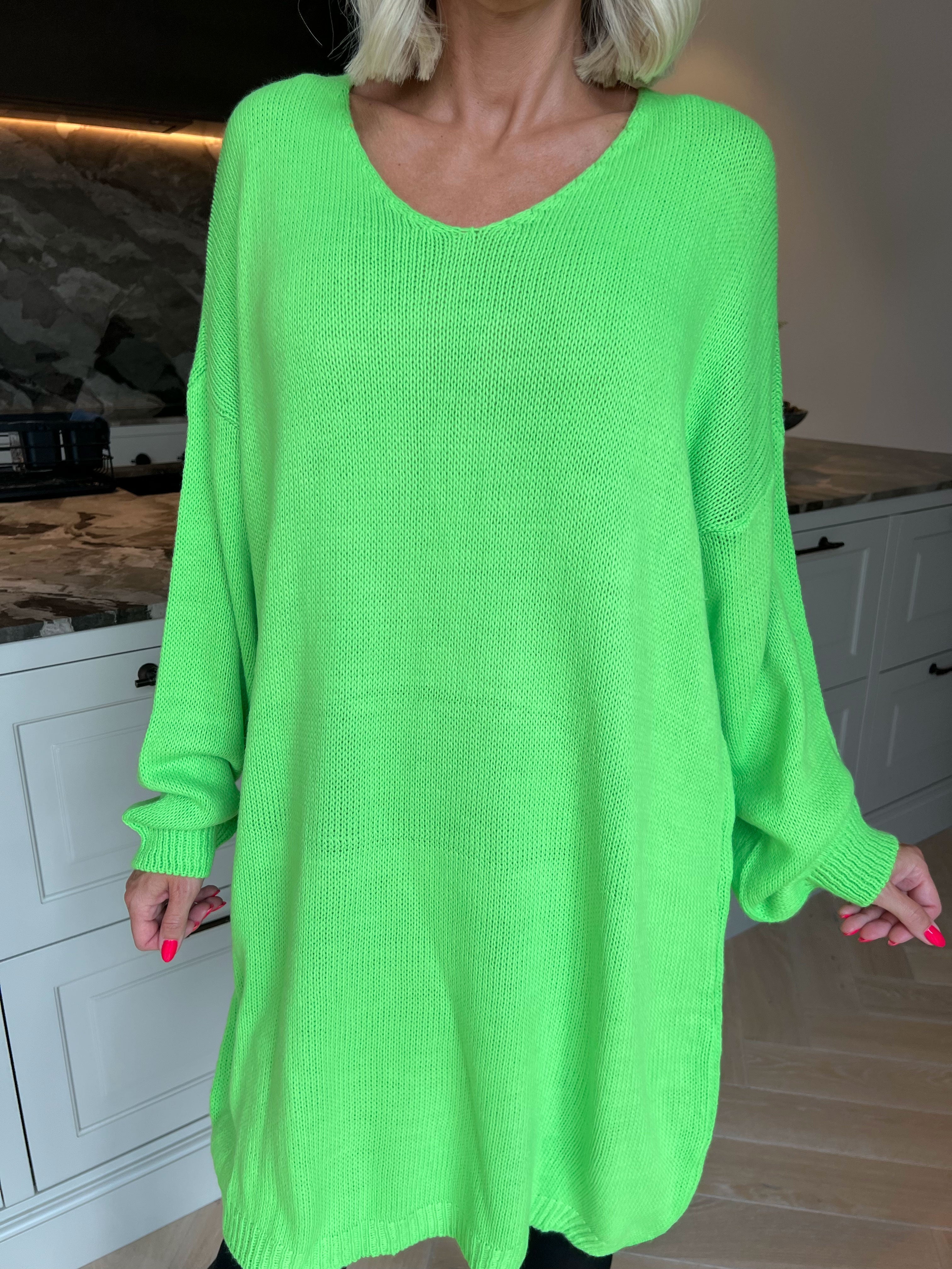 Estelle - Oversized strikkjole med feminin v-udskæring