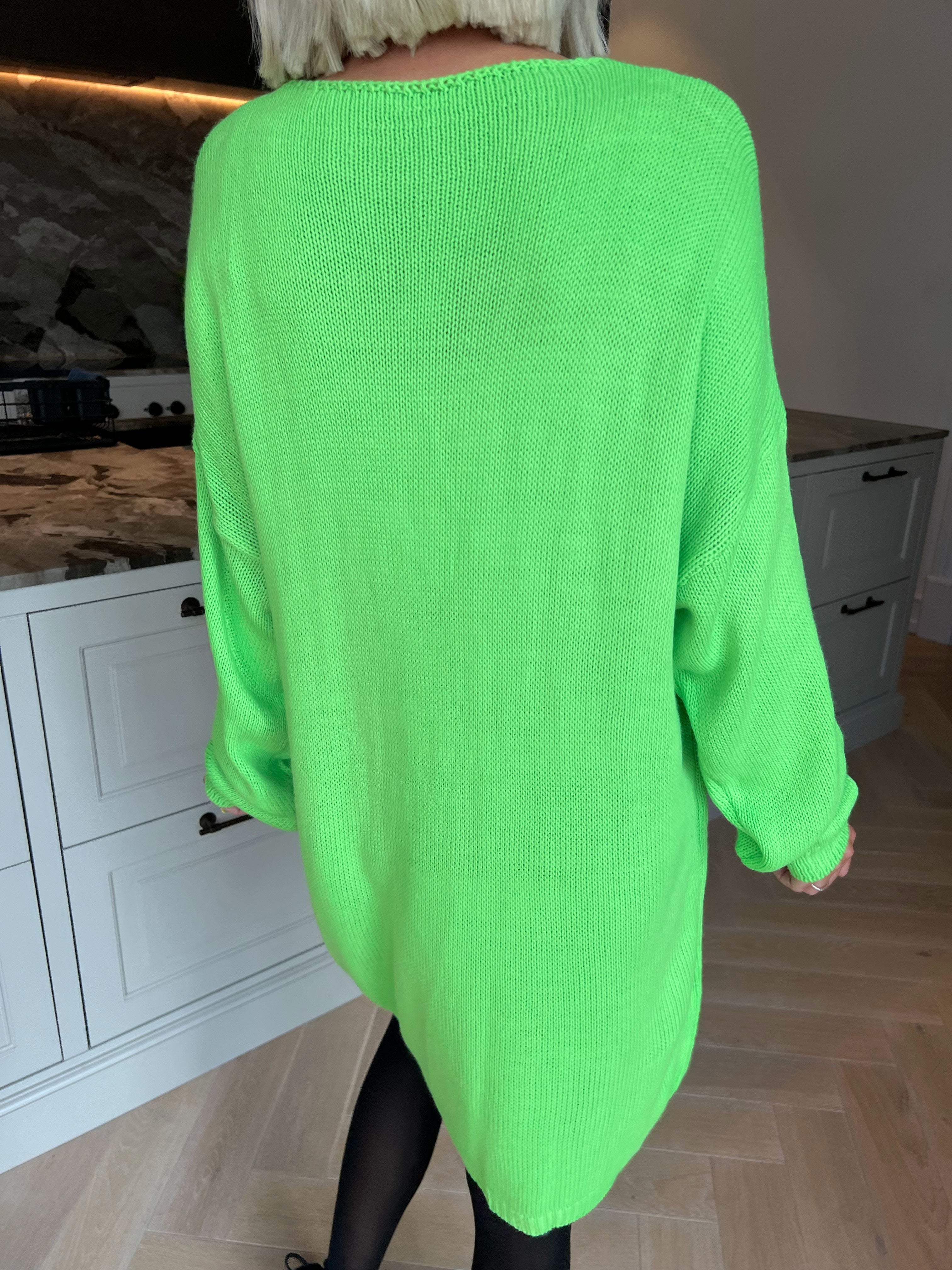 Estelle - Oversized strikkjole med feminin v-udskæring