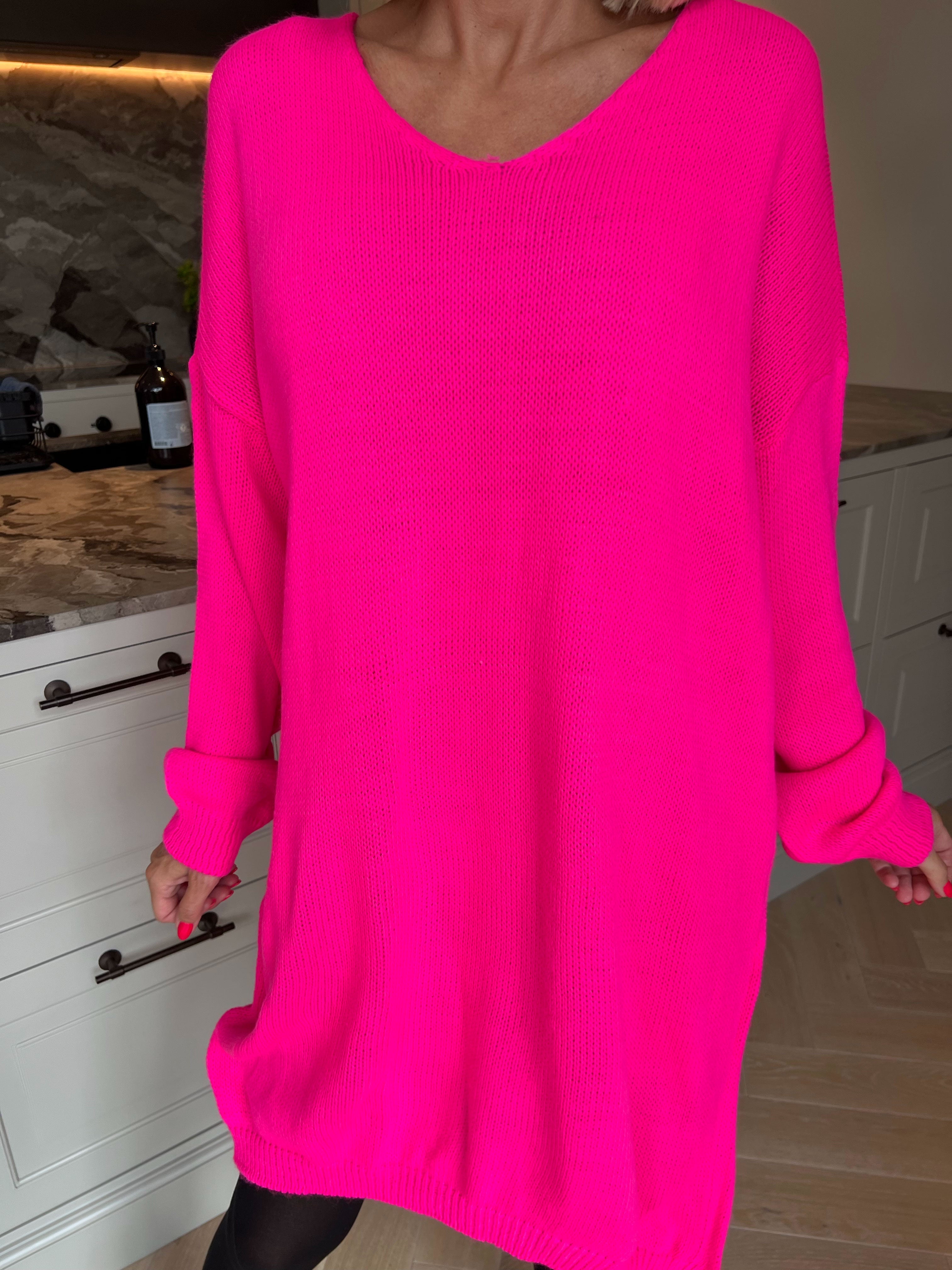 Estelle - Oversized strikkjole med feminin v-udskæring