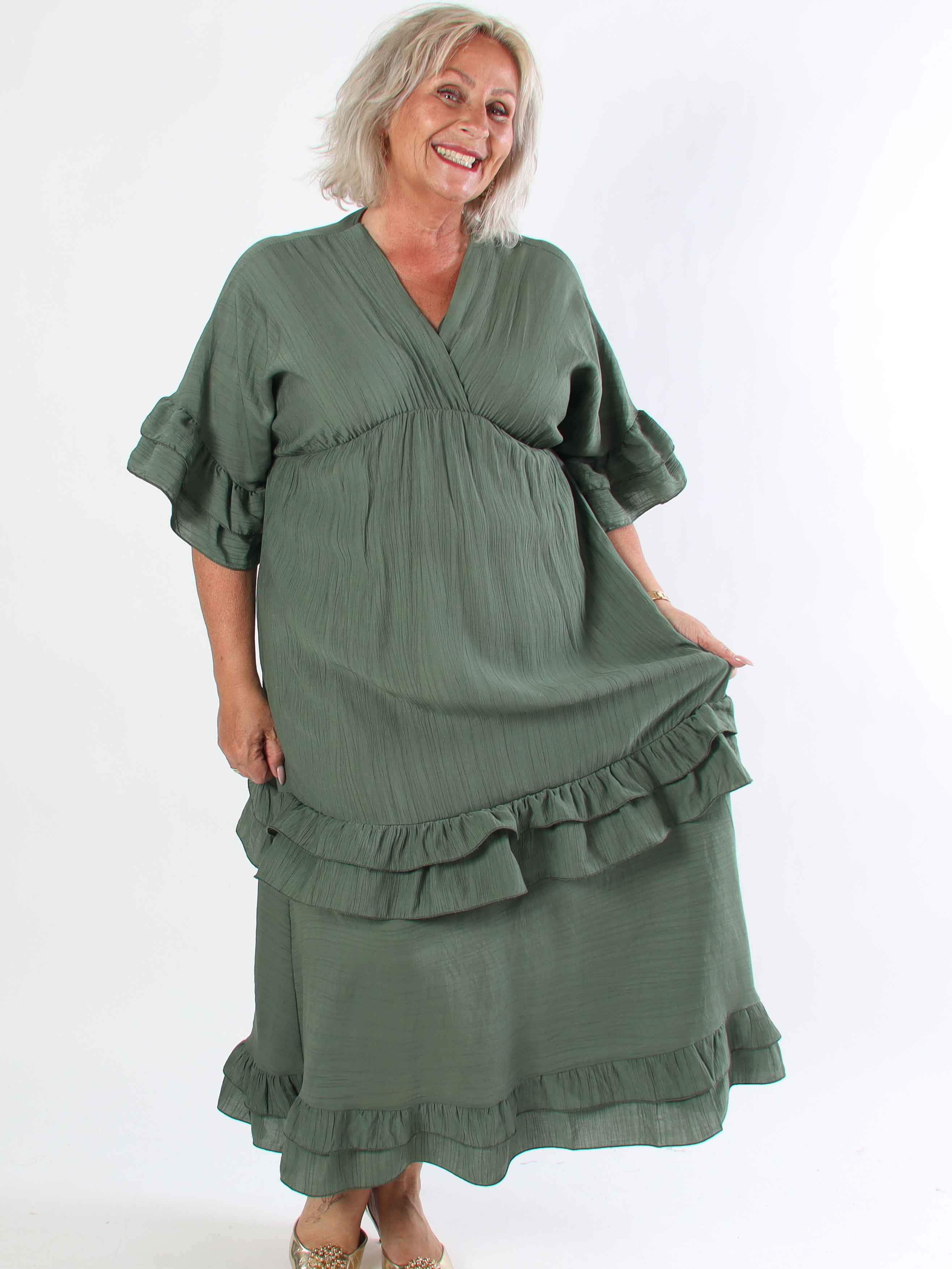 Europe - Lång plus size klänning i viskos med volangdetaljer