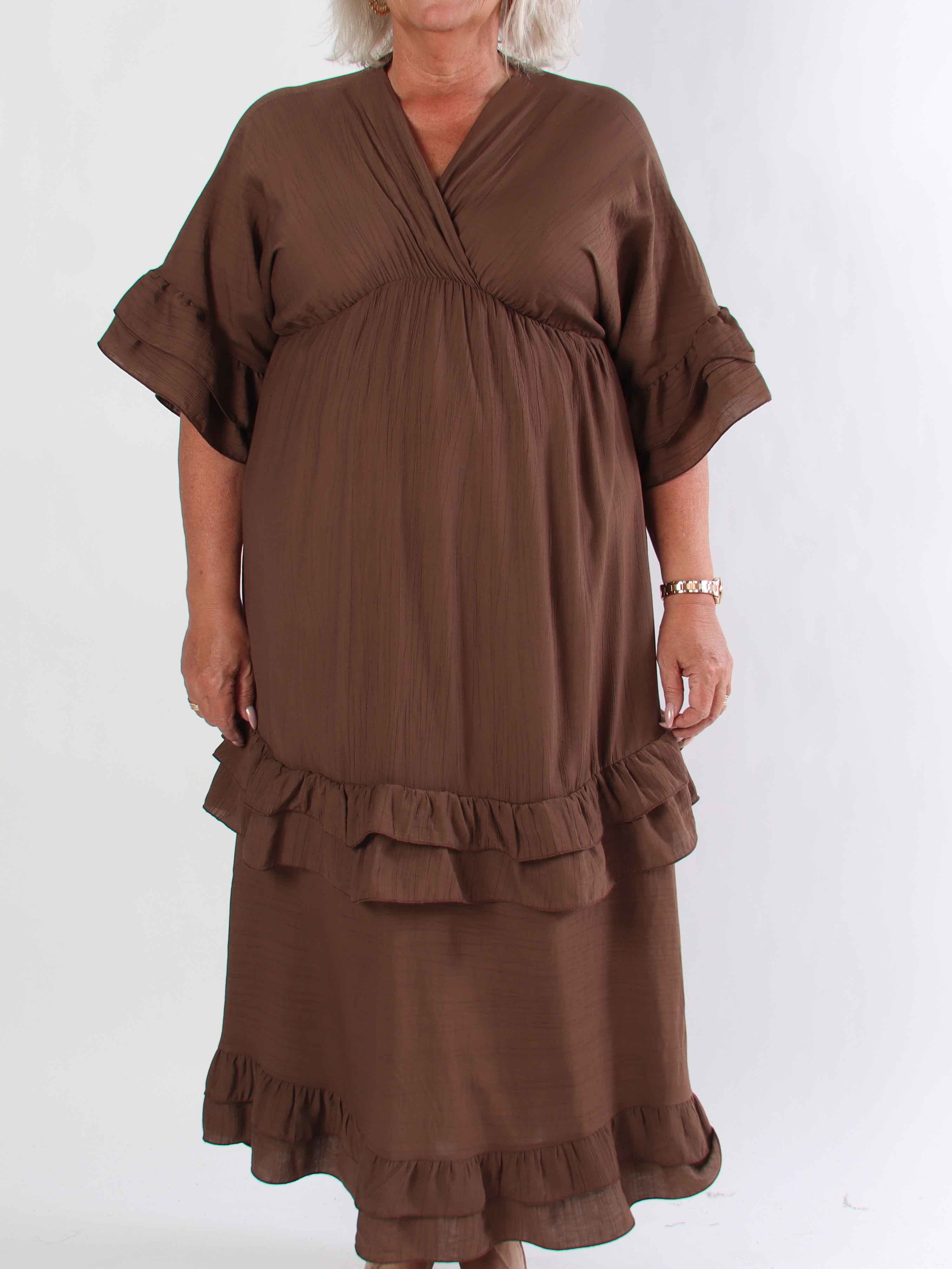 Europe - Lång plus size klänning i viskos med volangdetaljer