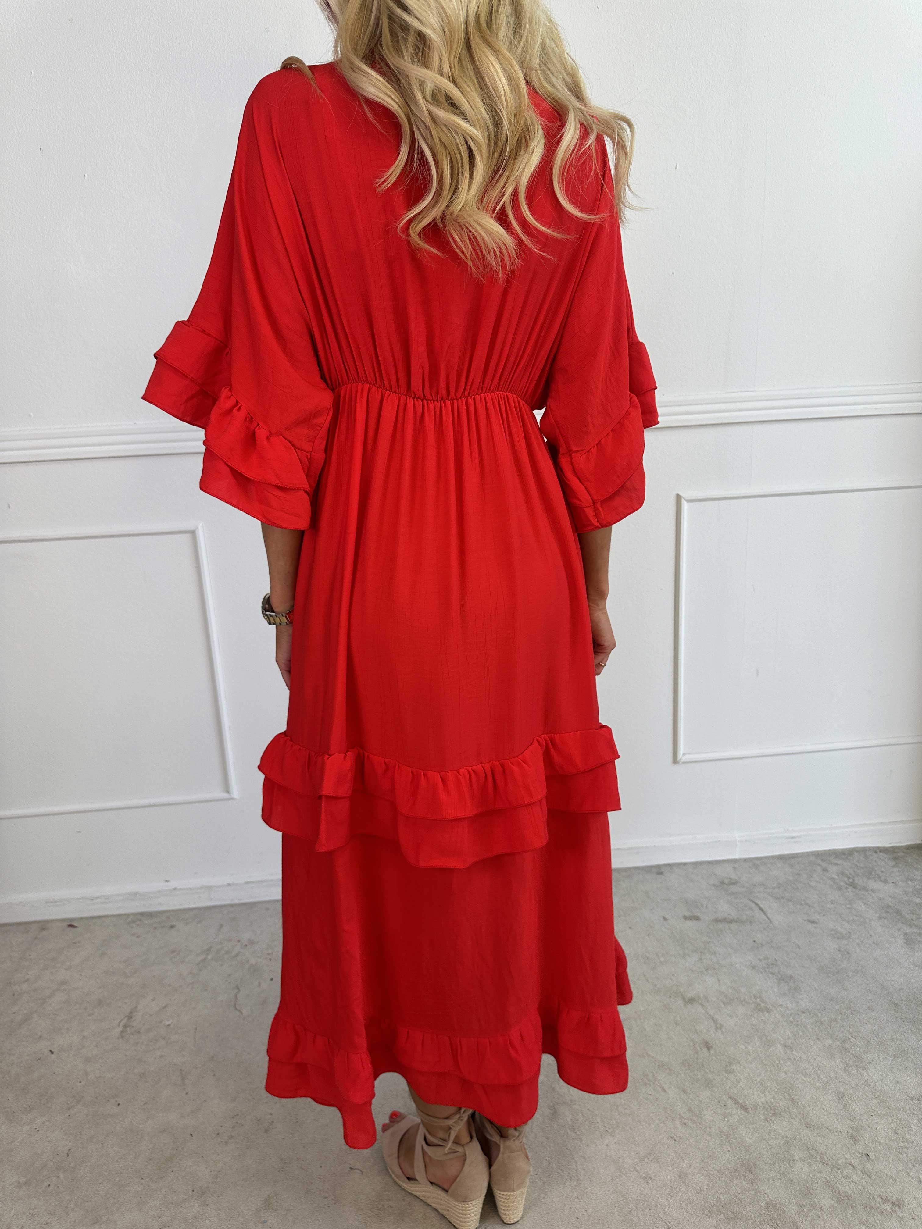 Europe - Söt långklänning i viskos med volangdetaljer