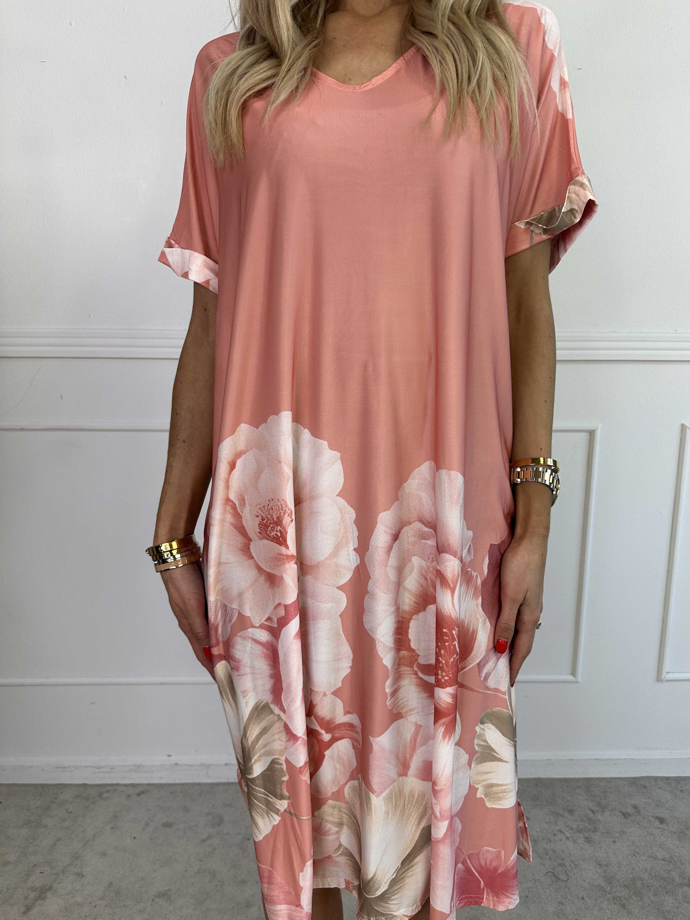 Evie Peony - Lös tunikaklänning i elastiskt tyg med blomstermönster