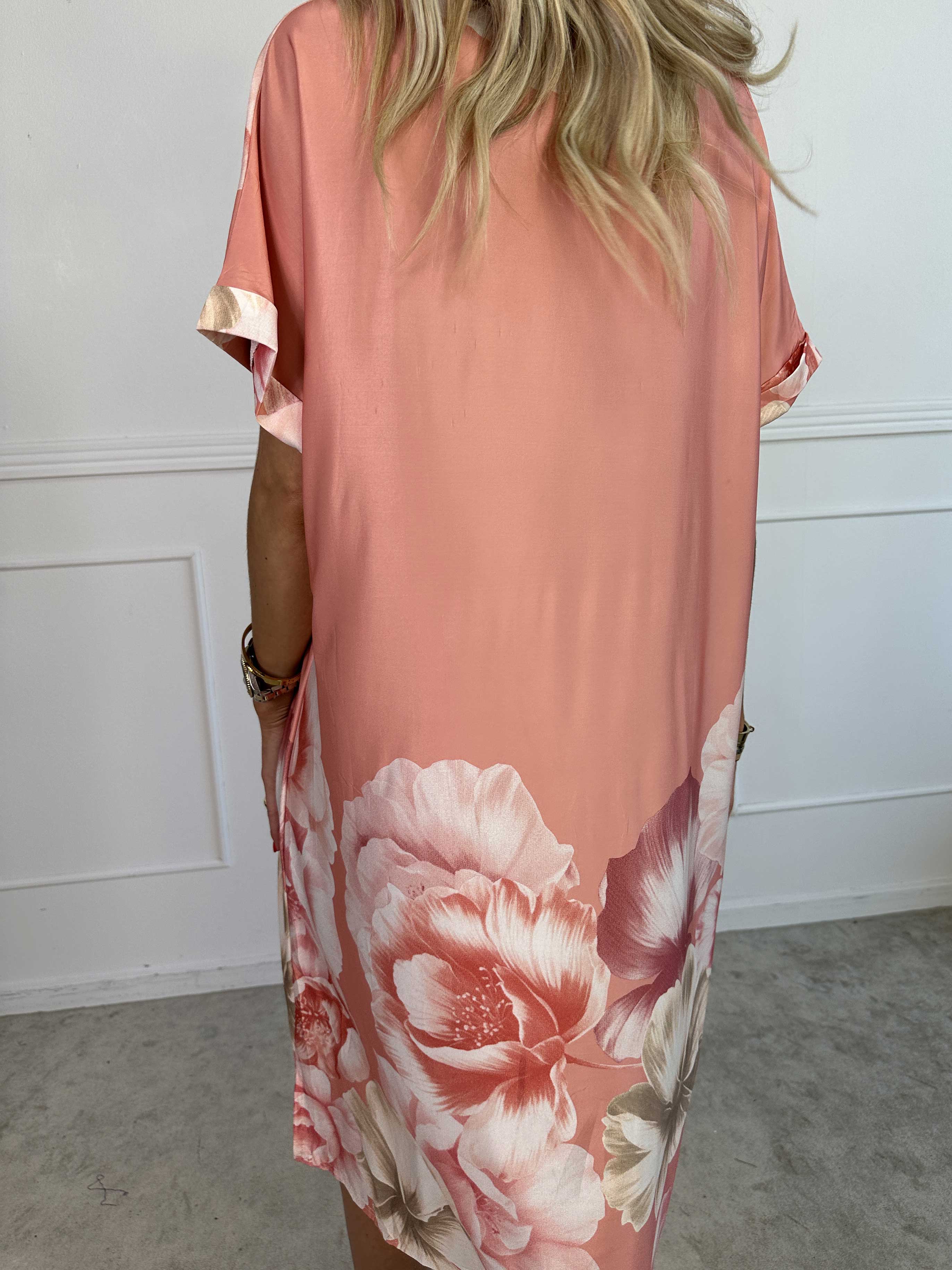 Evie Peony - Lös tunikaklänning i elastiskt tyg med blomstermönster