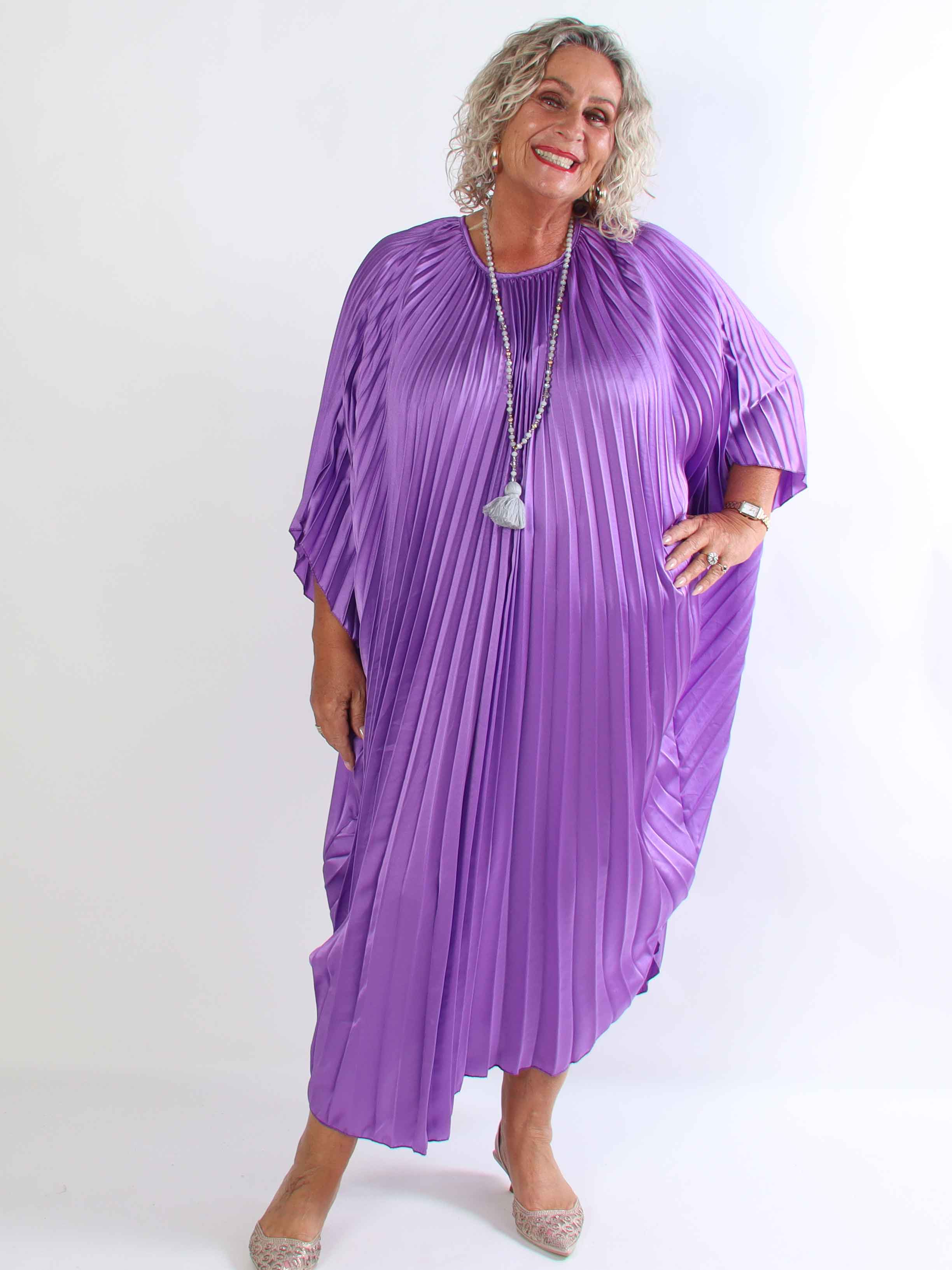 Evita - Elegant plus size tunikakjole i smukt plisseret stof
