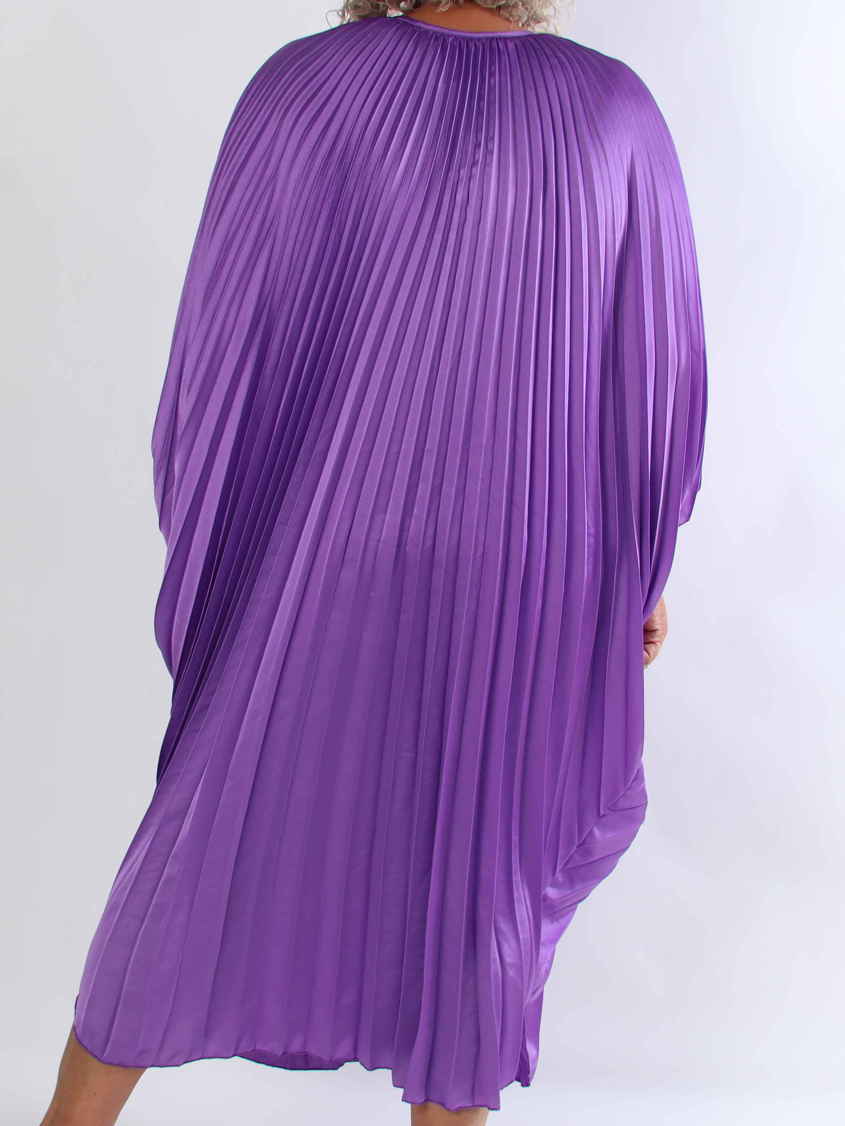 Evita - Elegant plus size tunikakjole i smukt plisseret stof
