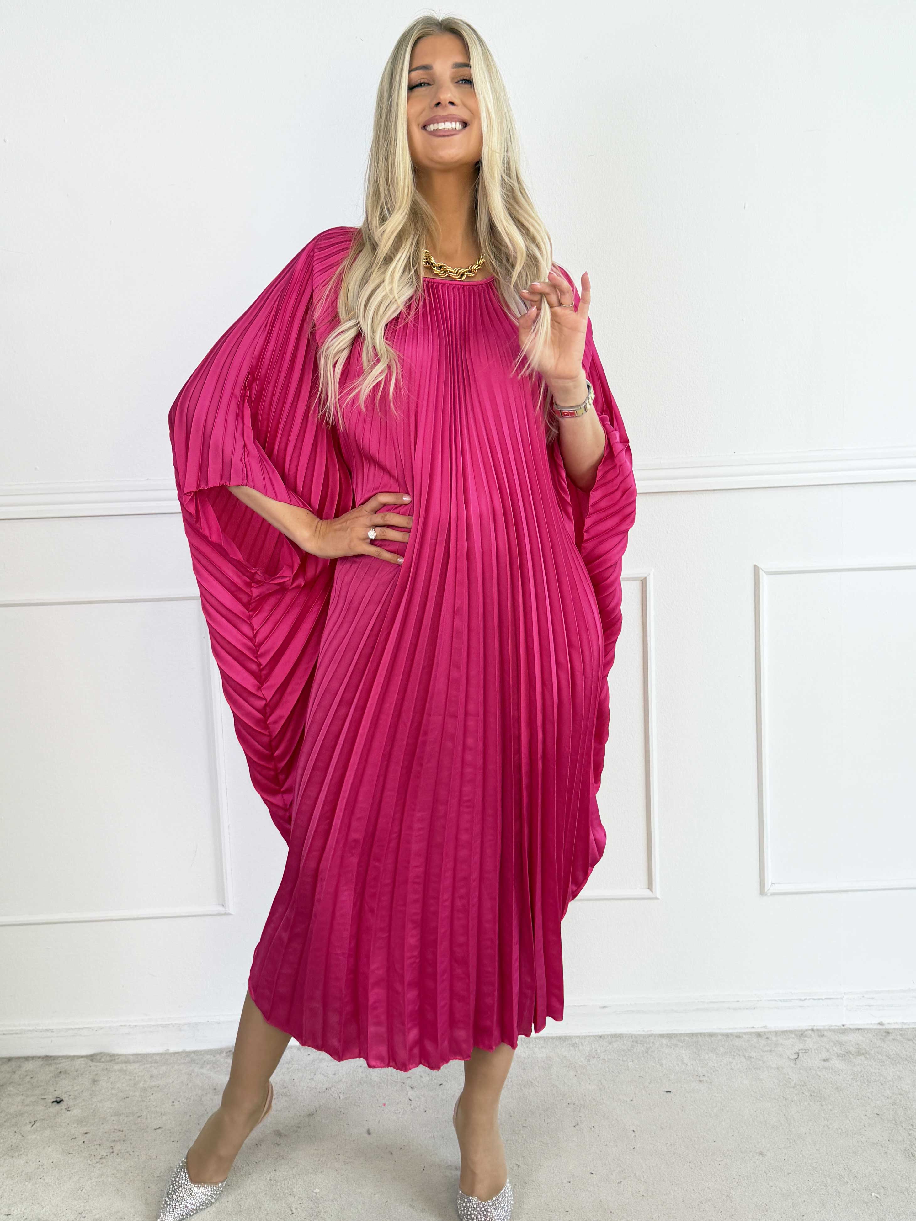Evita - Elegant lang tunikakjole i smukt plisseret stof