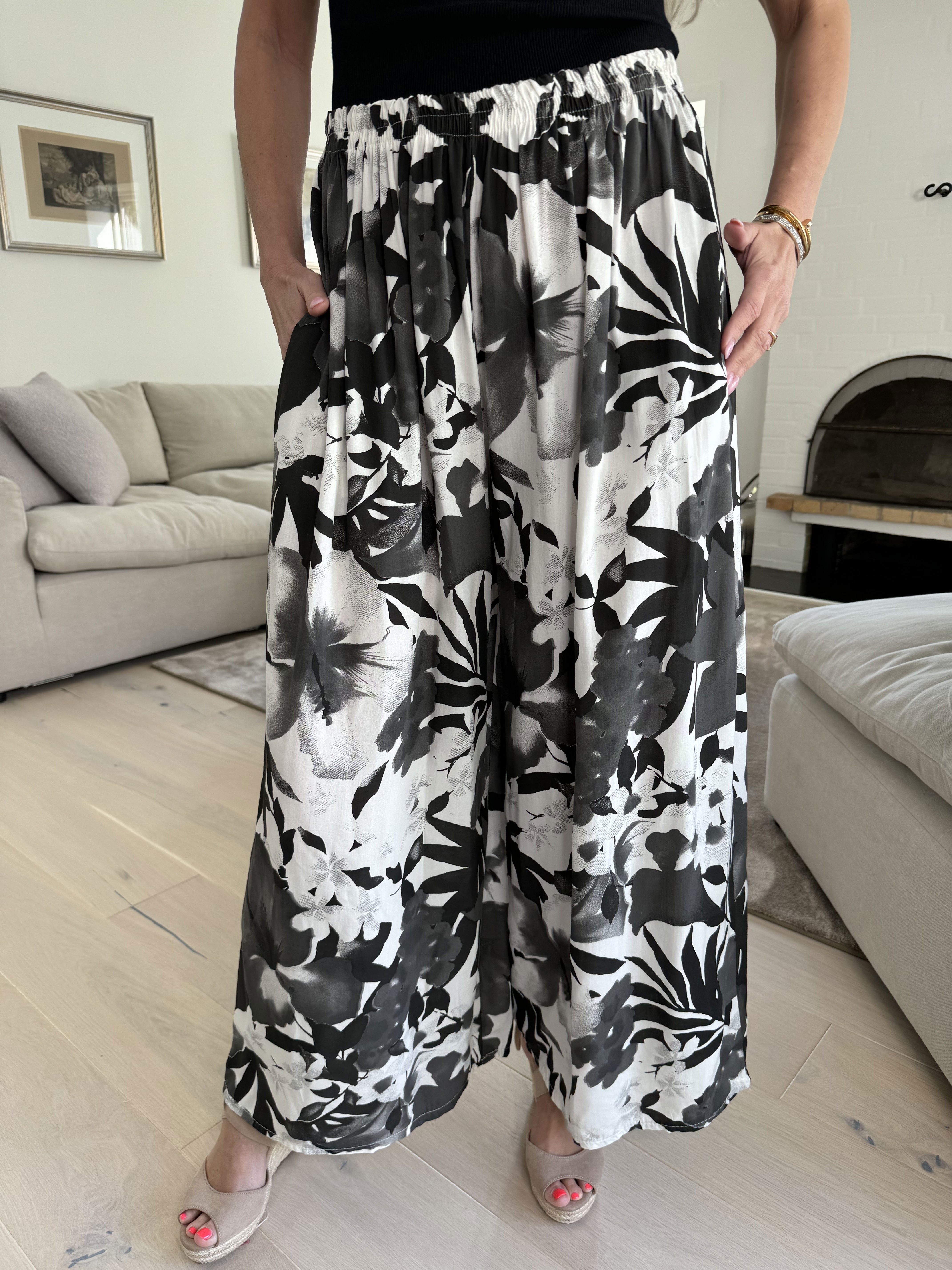 Fatina - Söta blommiga sommarbyxor