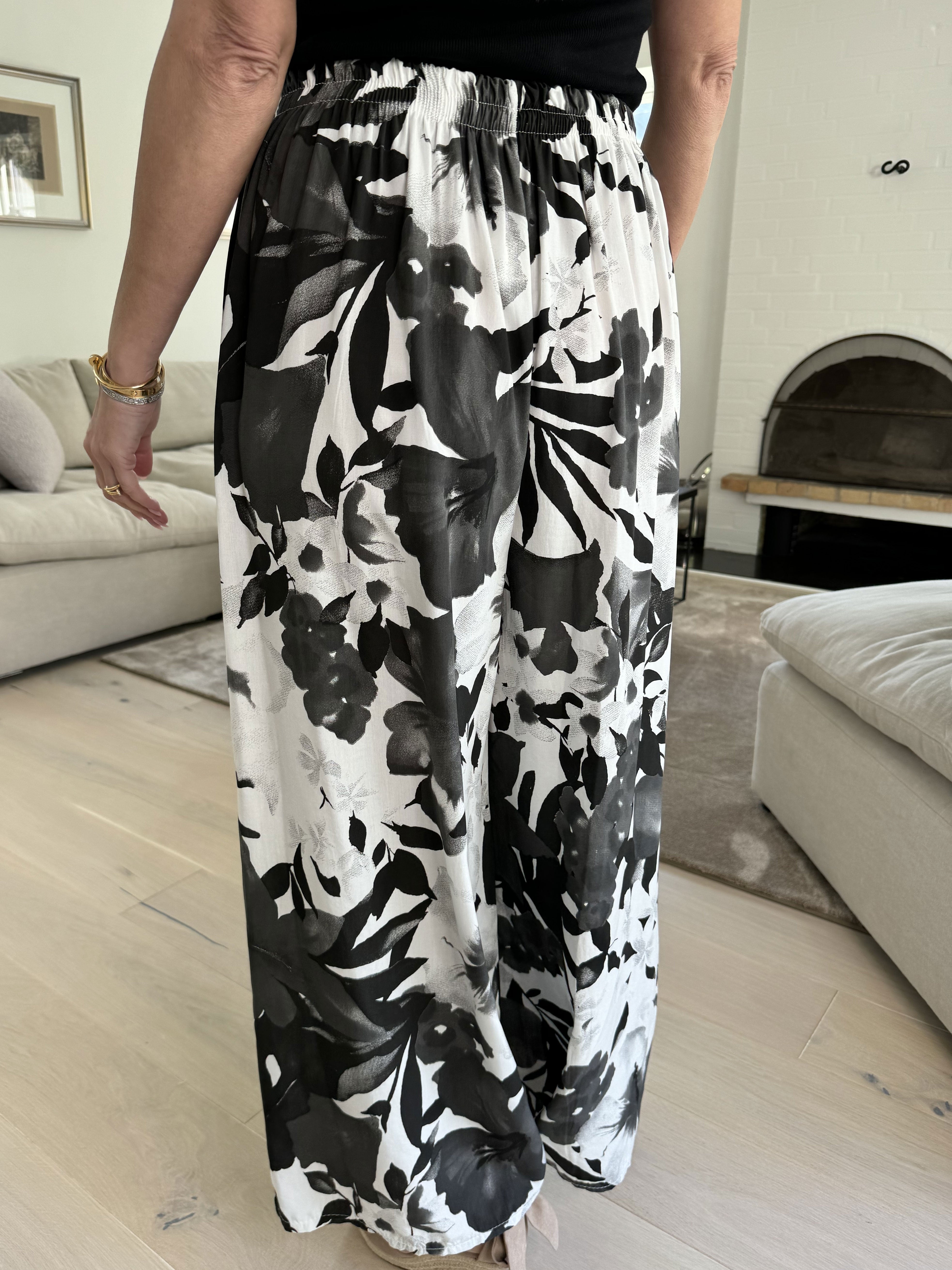 Fatina - Söta blommiga sommarbyxor