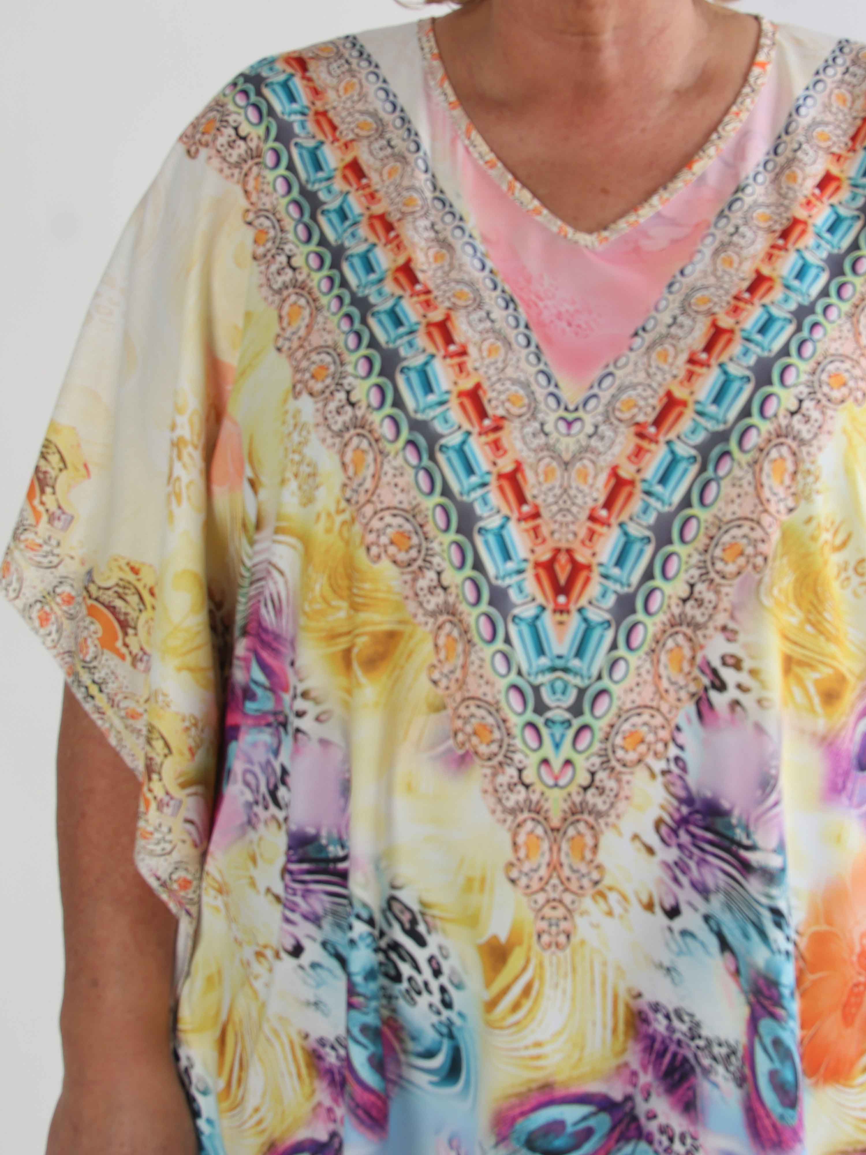 Faye - Plus size tunikakjole i viskose i flerfarvet mønster