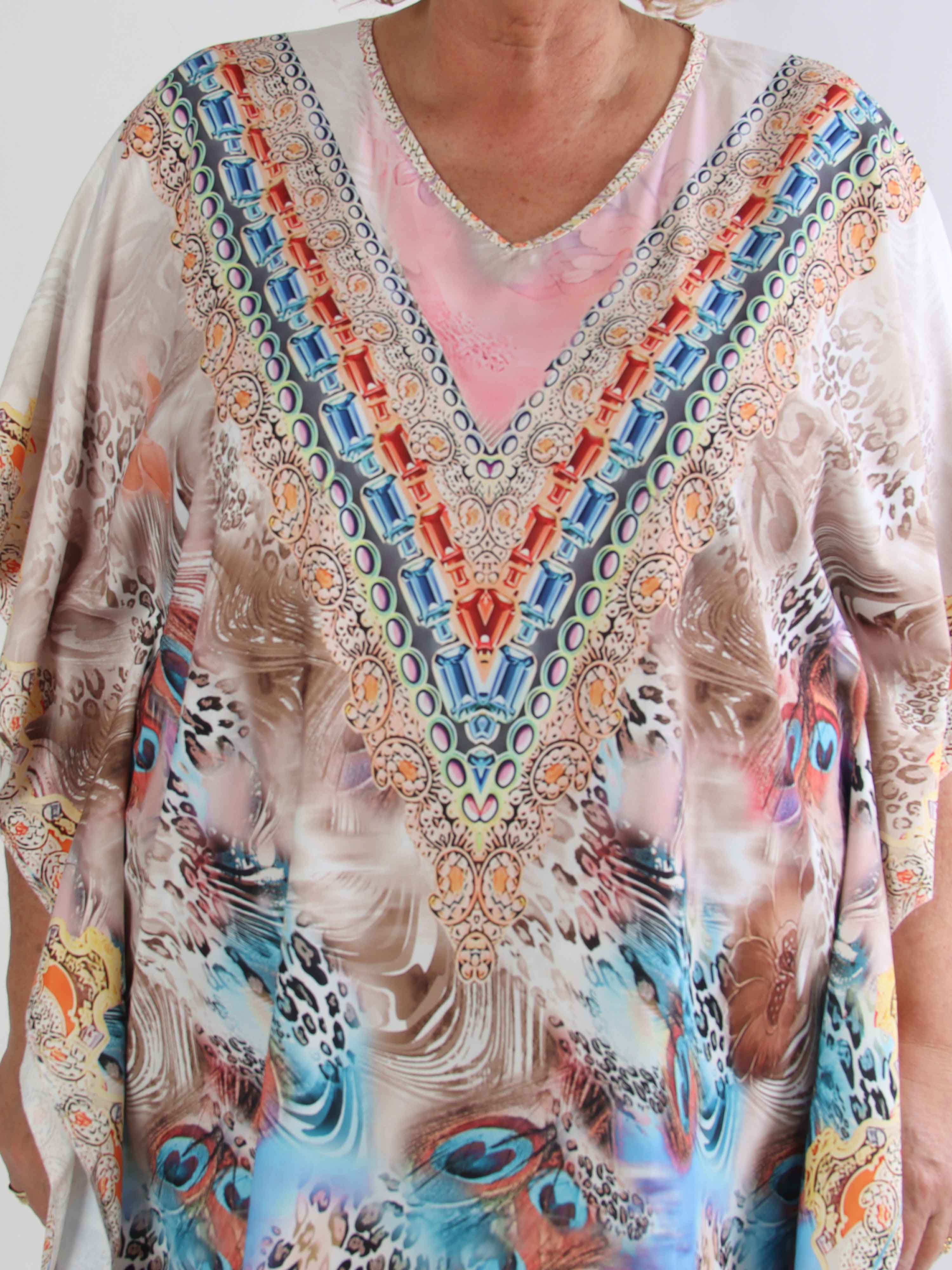 Faye - Plus size tunikakjole i viskose i flerfarvet mønster