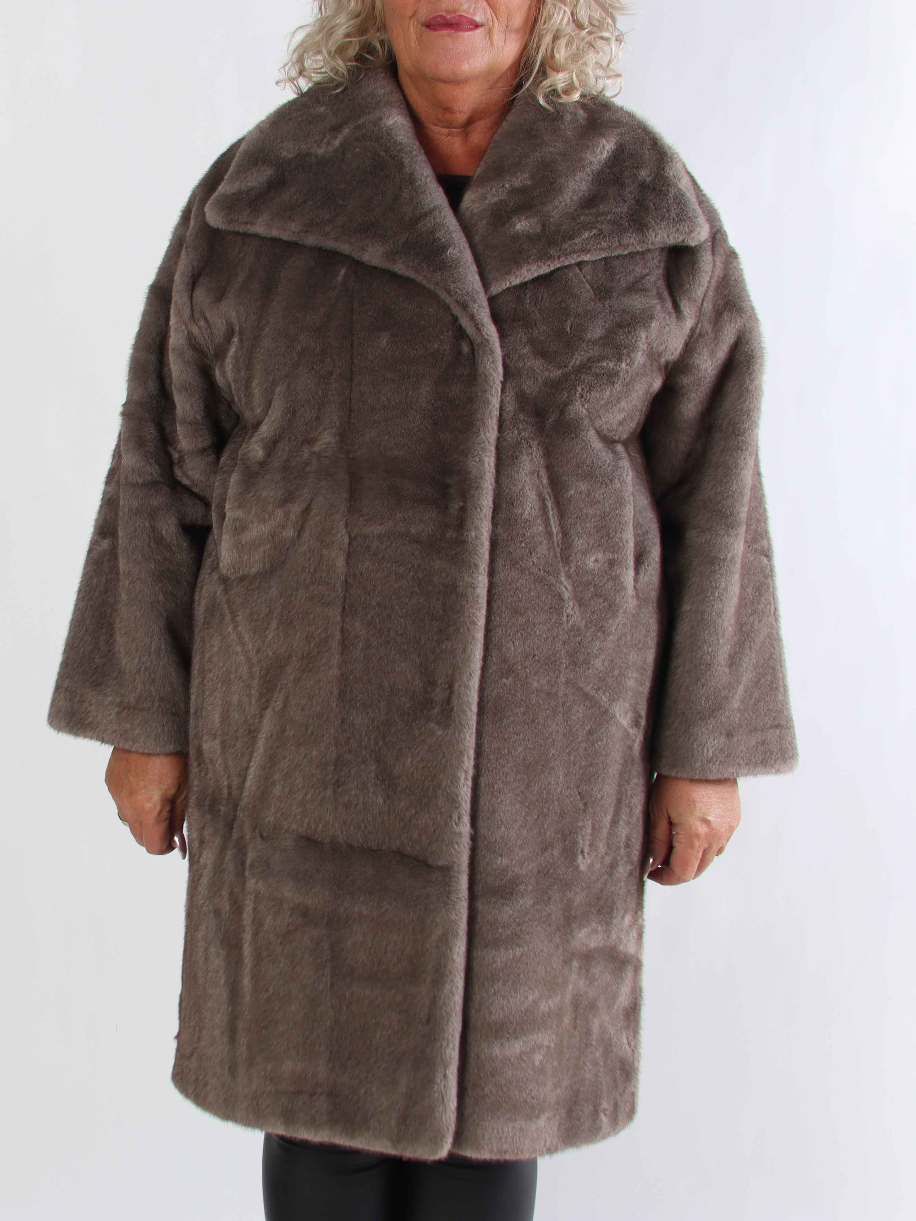 Federica - Mjuk fuskpälskappa med krage