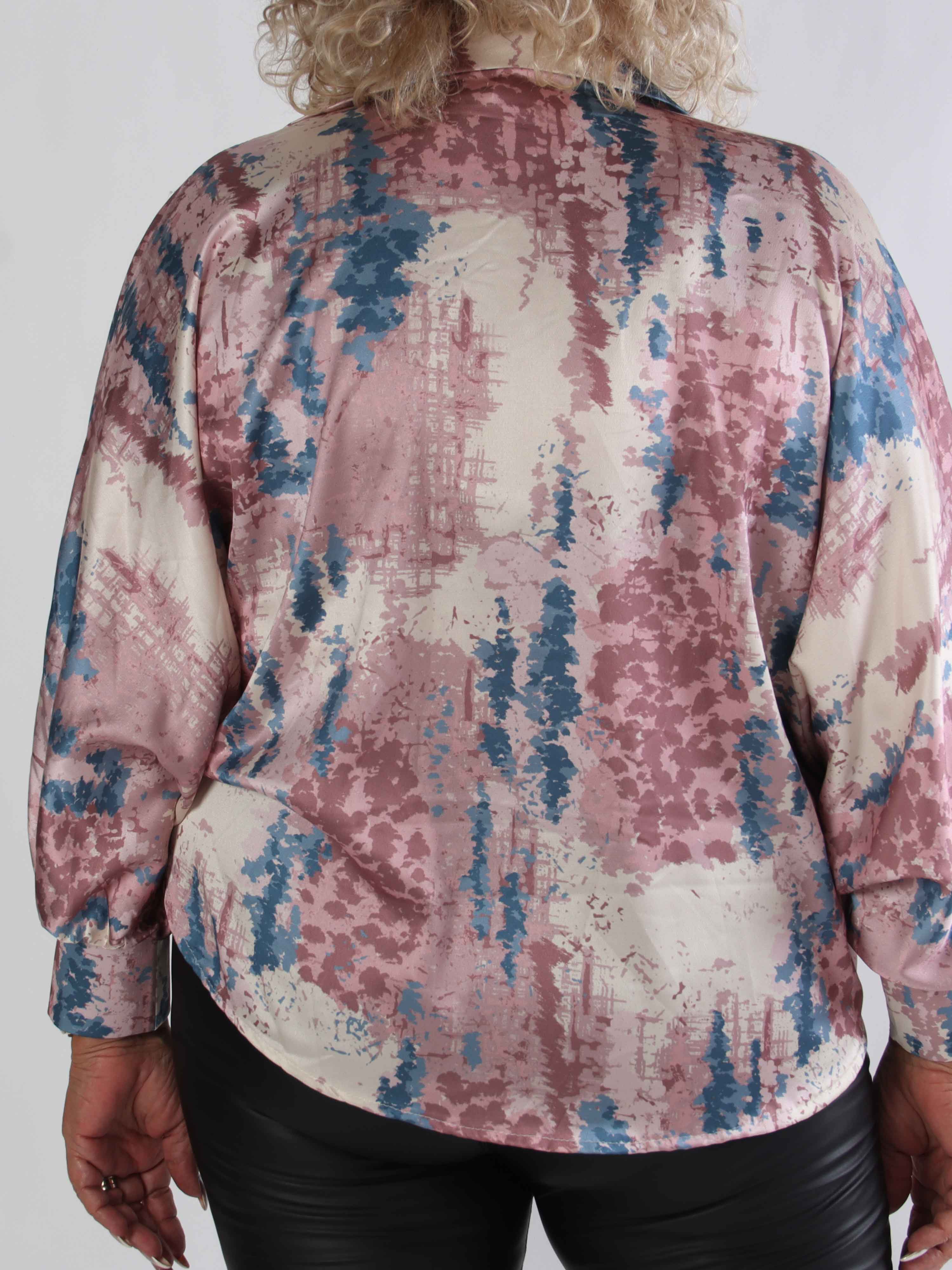 Feliciti Batik - Flerfärgad plus size skjorta med fladdermusärmar