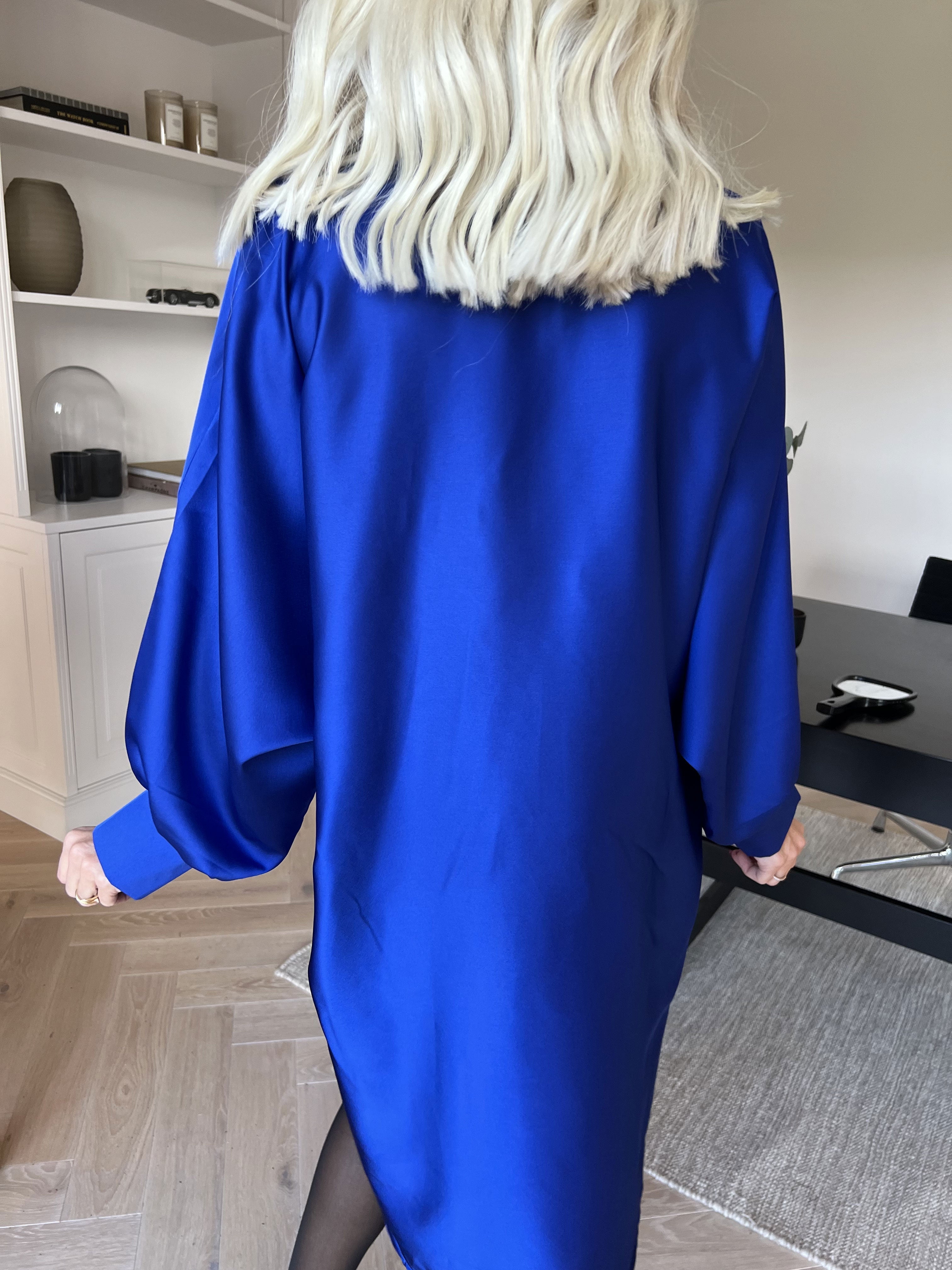 Feliciti long - Shiny skjortekjole med flagermusærmer