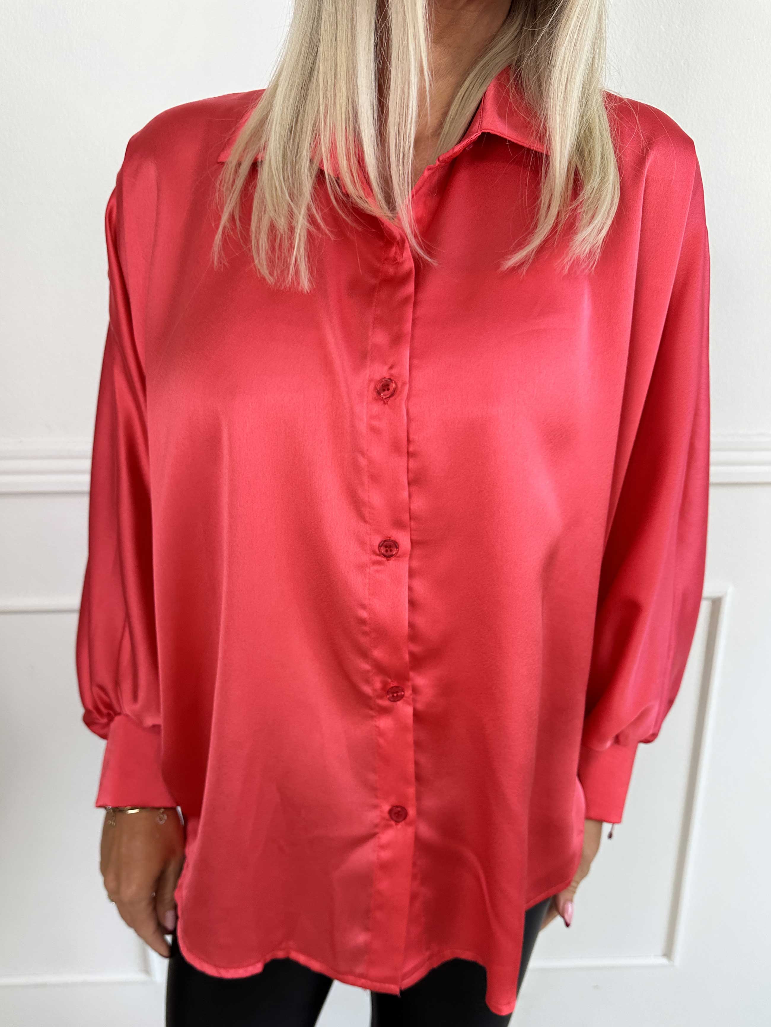 Feliciti - Shiny skjorta med fladdermusärmar