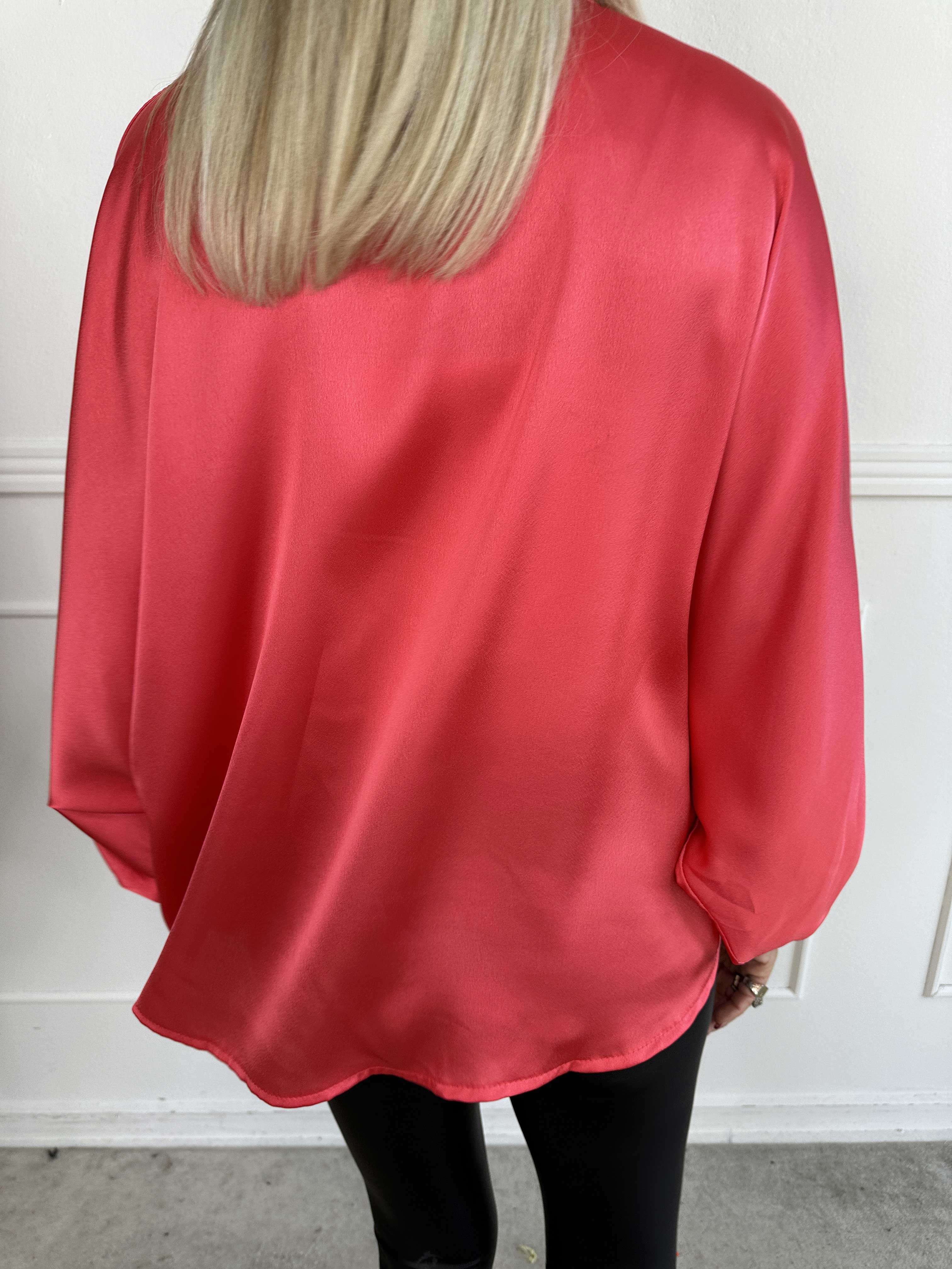 Feliciti - Shiny skjorta med fladdermusärmar